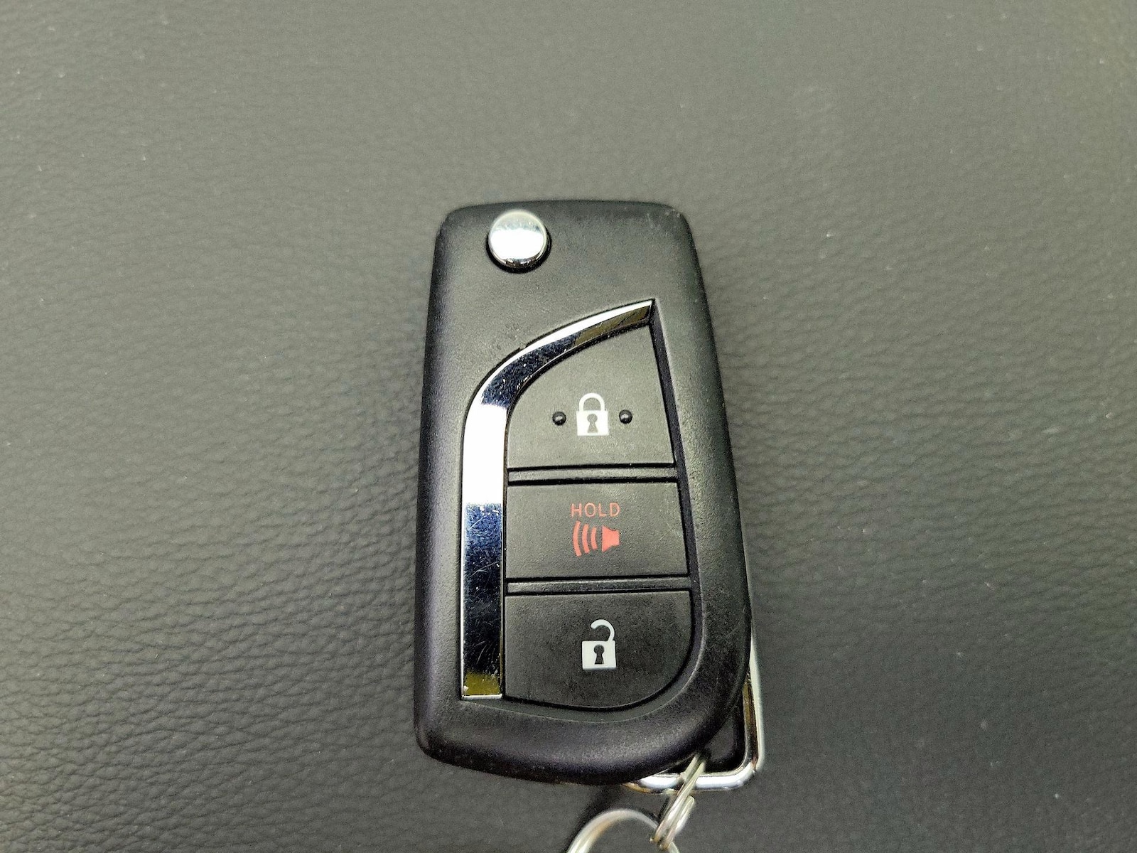 2023 Toyota RAV4 LE - Photo 23