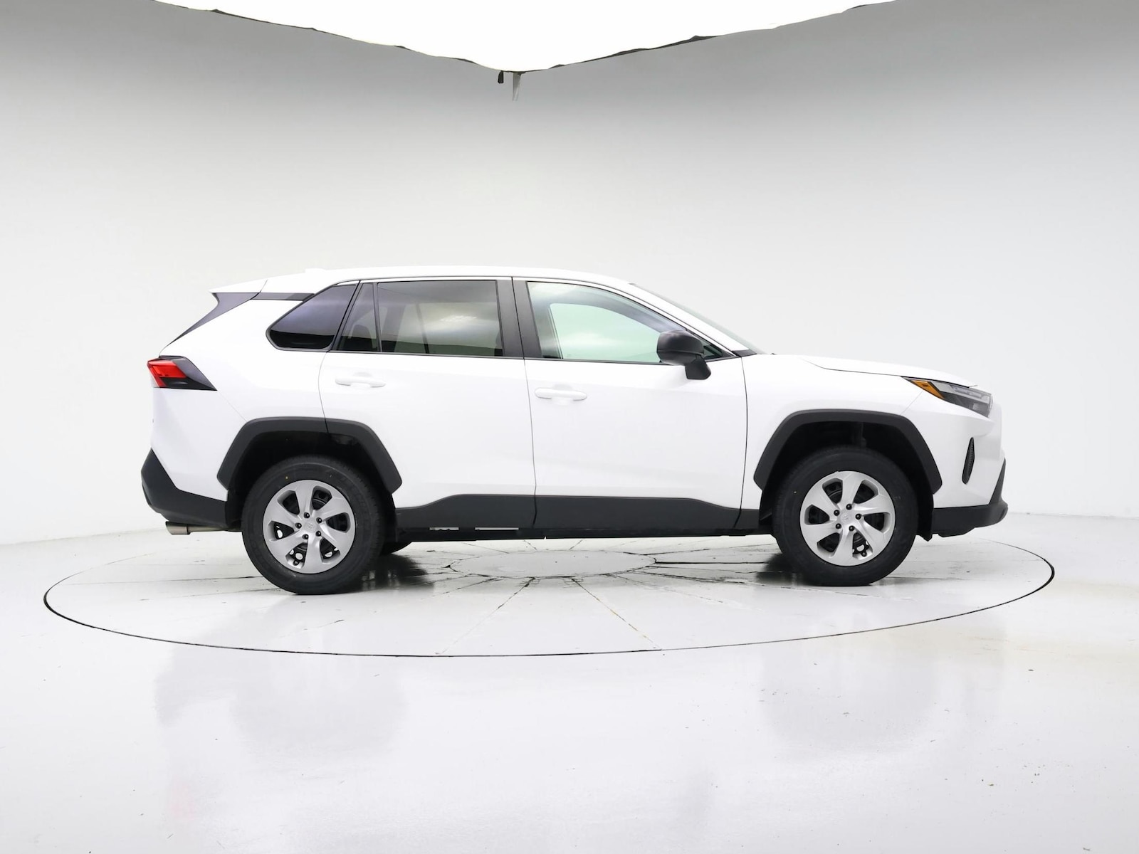 2023 Toyota RAV4 LE - Photo 8