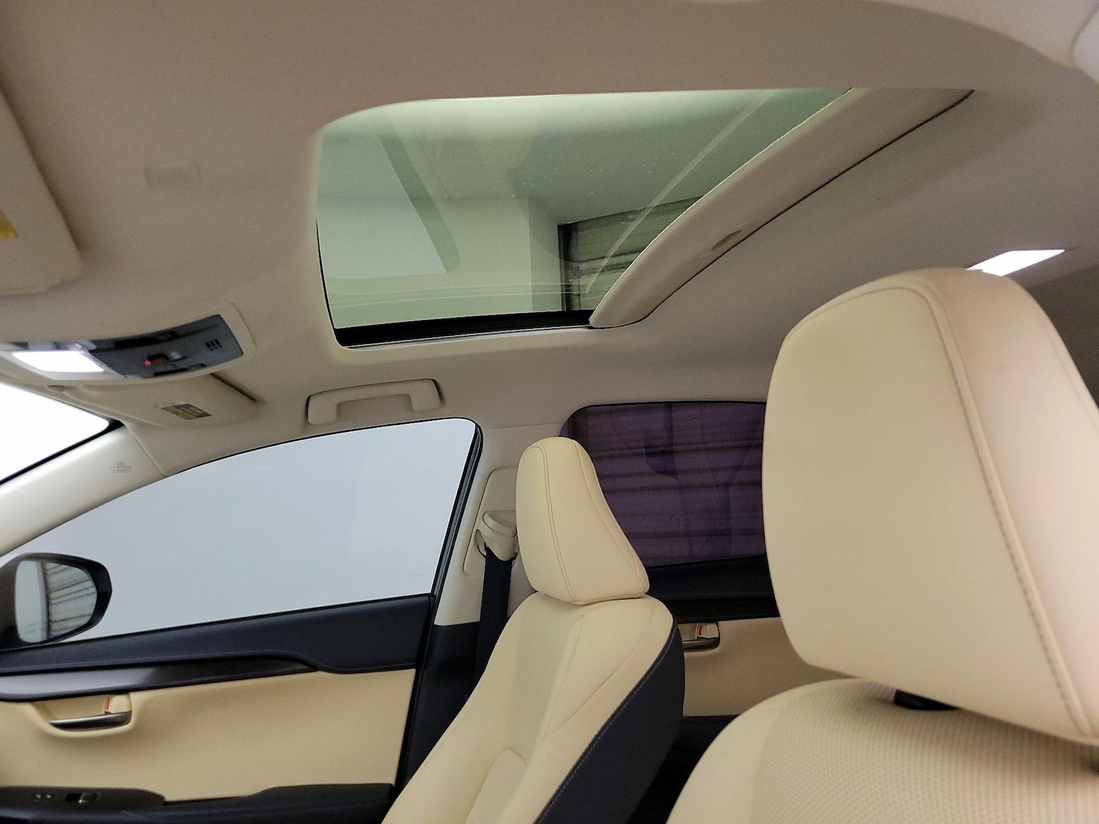 Sunroof(s) & Overhead Airbags