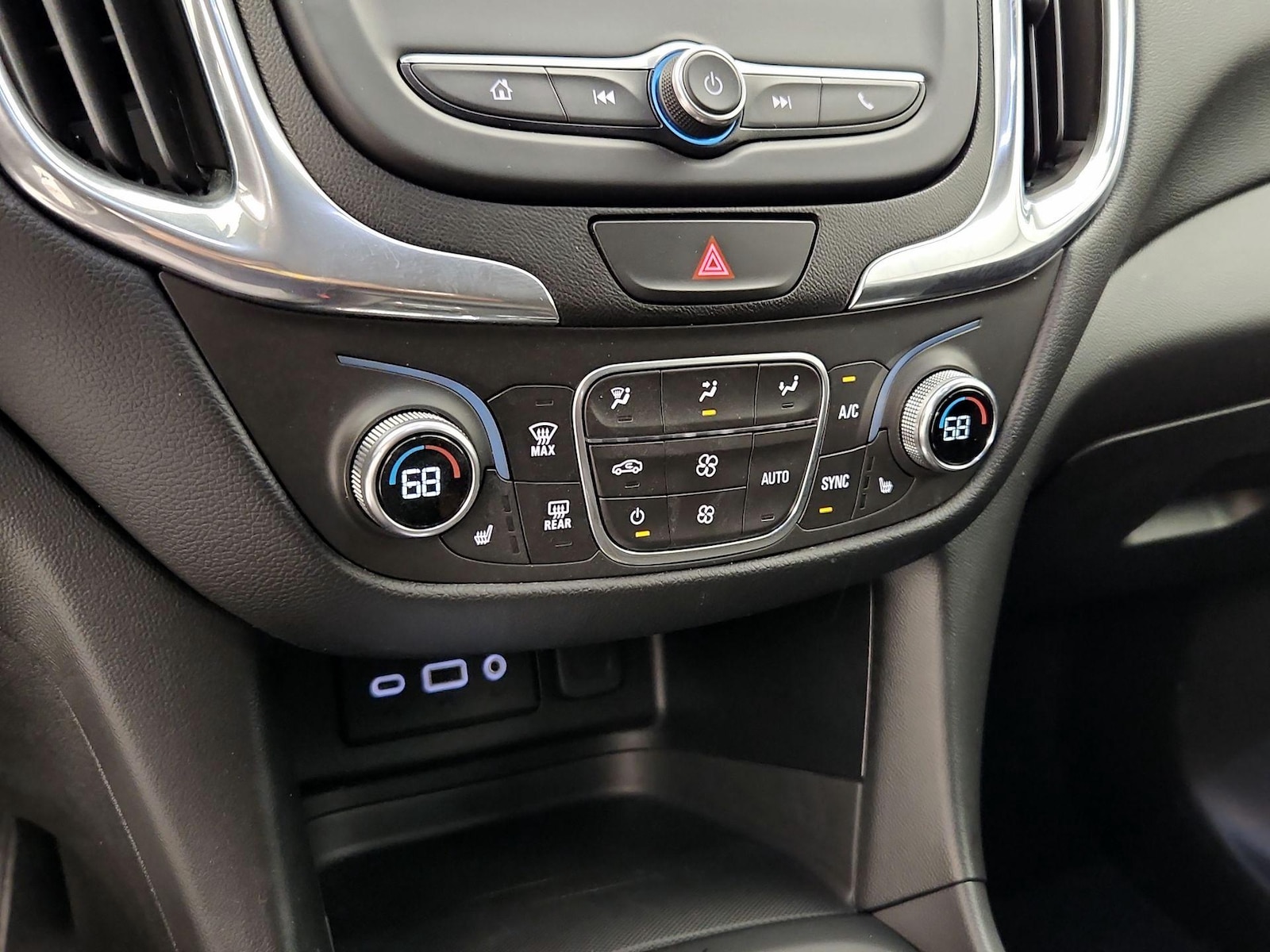 2020 Chevrolet Equinox LT - Photo 17