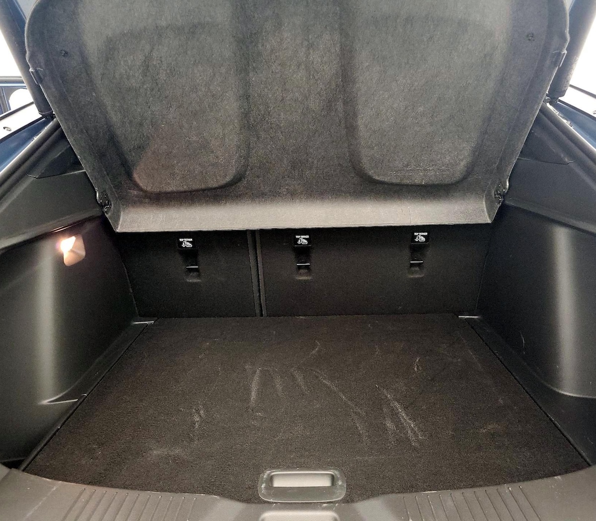 Trunk/Cargo (Seats Up)