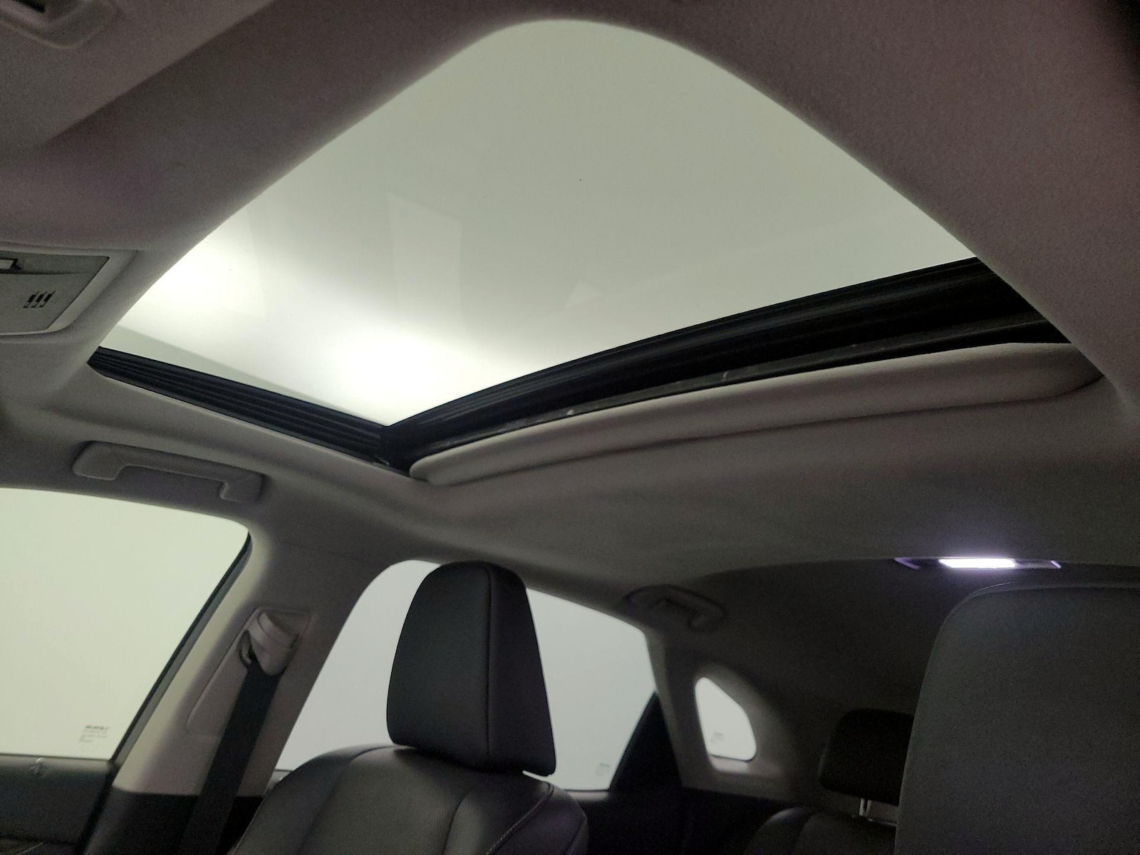 Sunroof(s) & Overhead Airbags