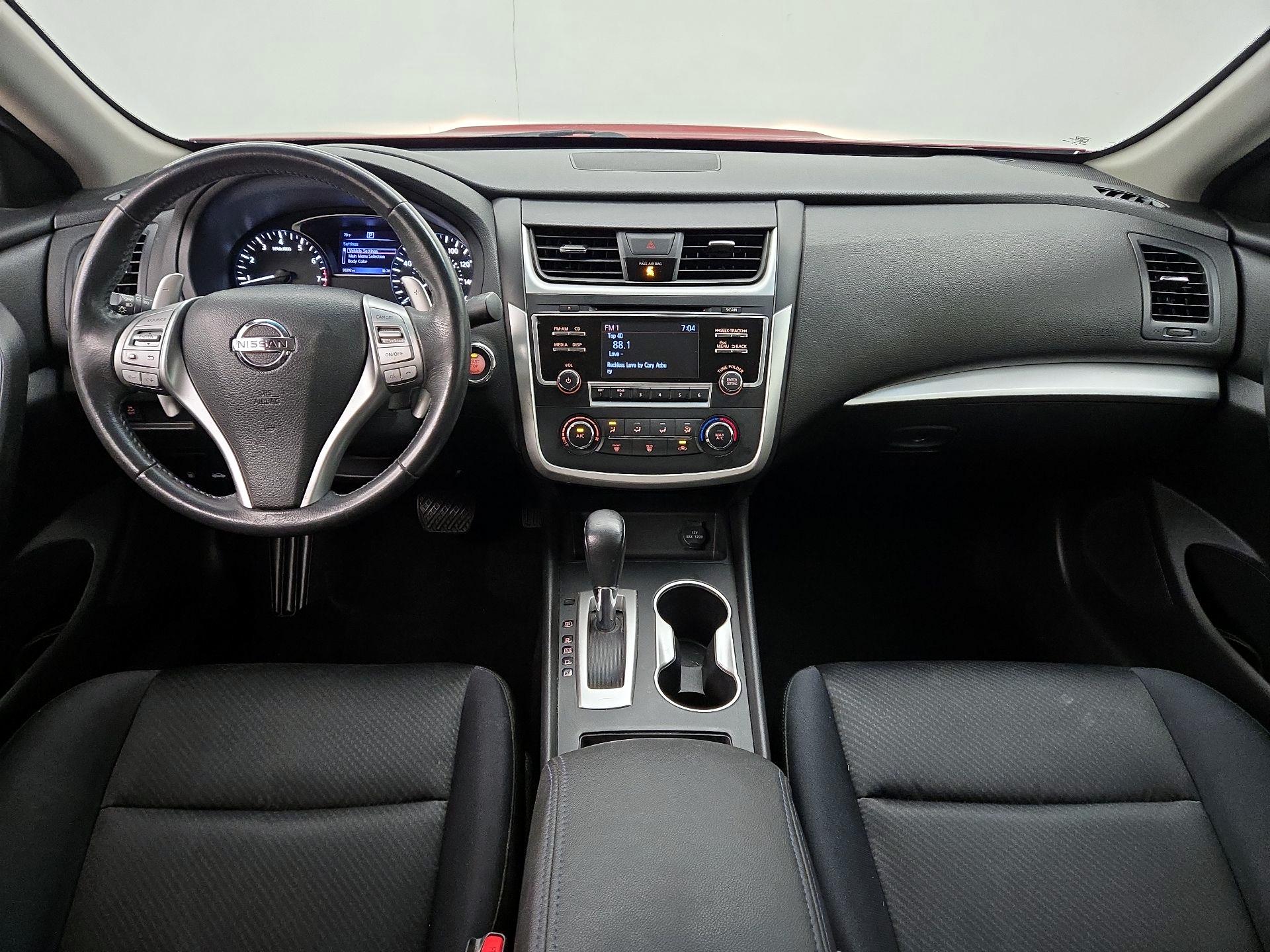 Thumbnail: 2017 Nissan Altima - 9