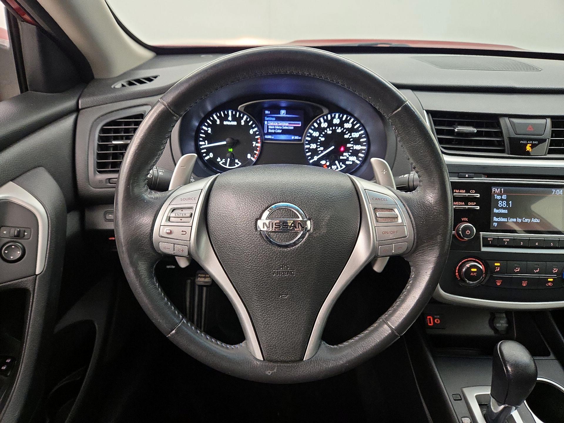Thumbnail: 2017 Nissan Altima - 10