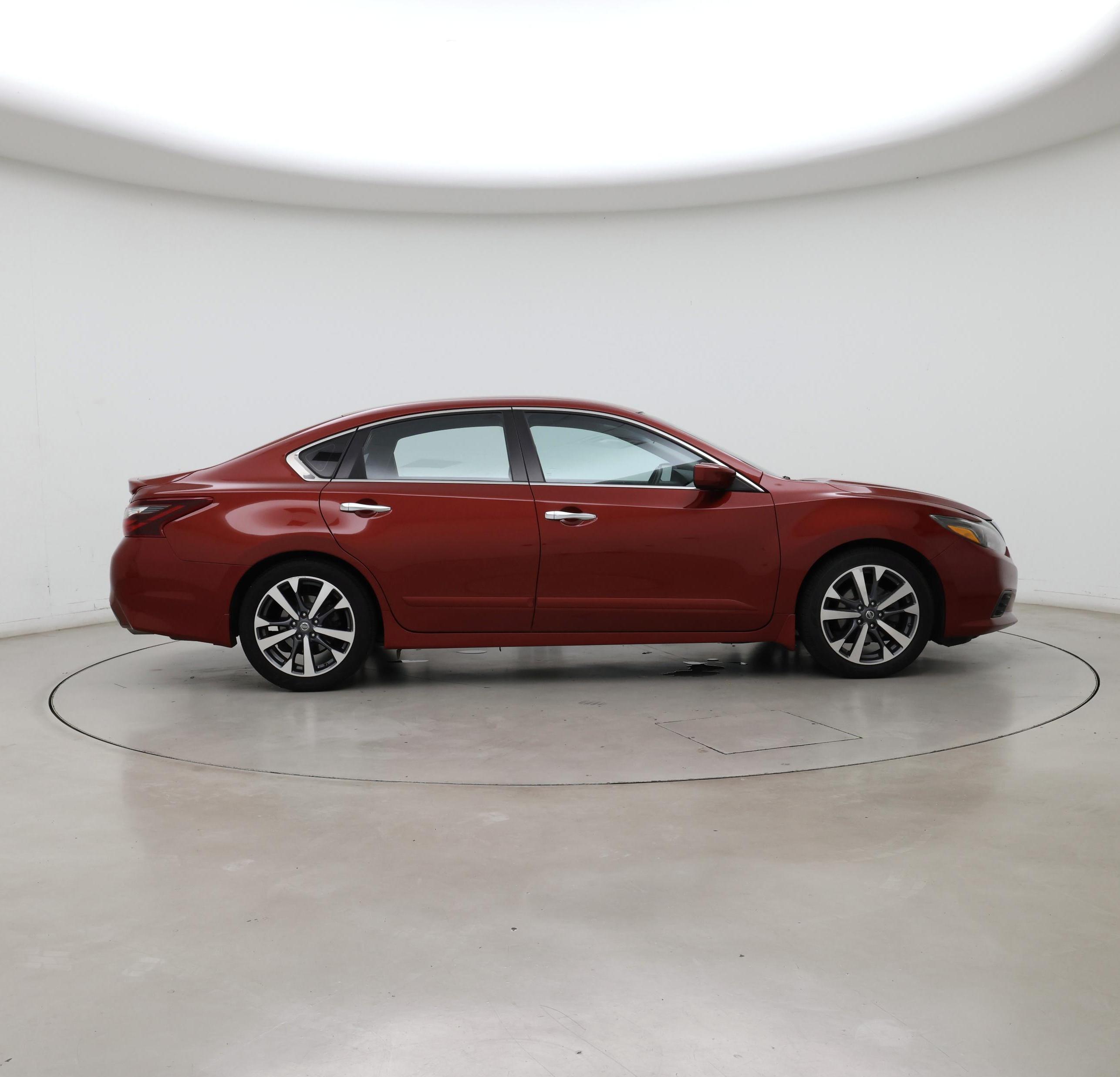 Thumbnail: 2017 Nissan Altima - 7