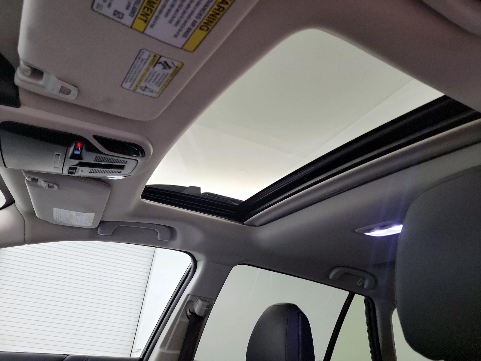 Sunroof(s) & Overhead Airbags
