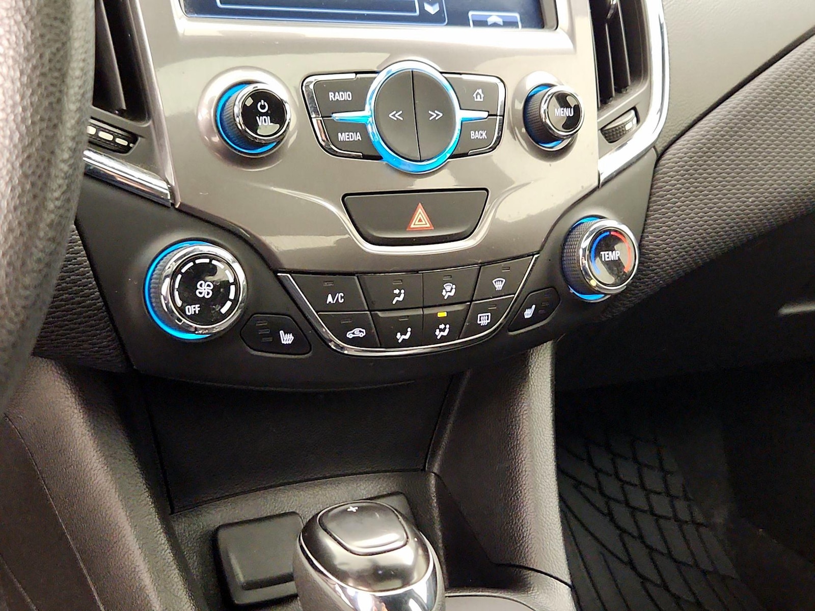 2017 Chevrolet Cruze LT - Photo 17