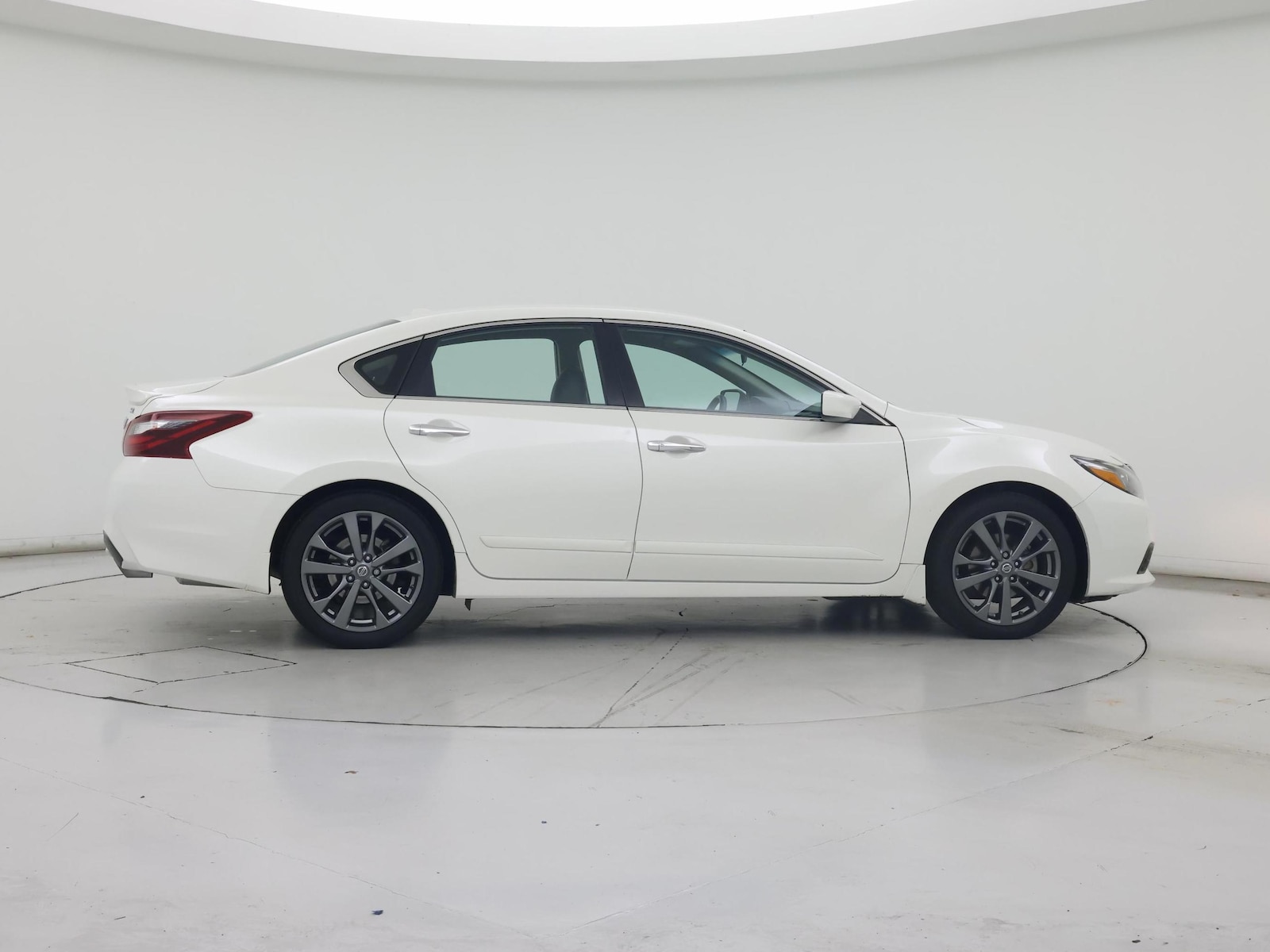 2018 Nissan Altima SR - Photo 8