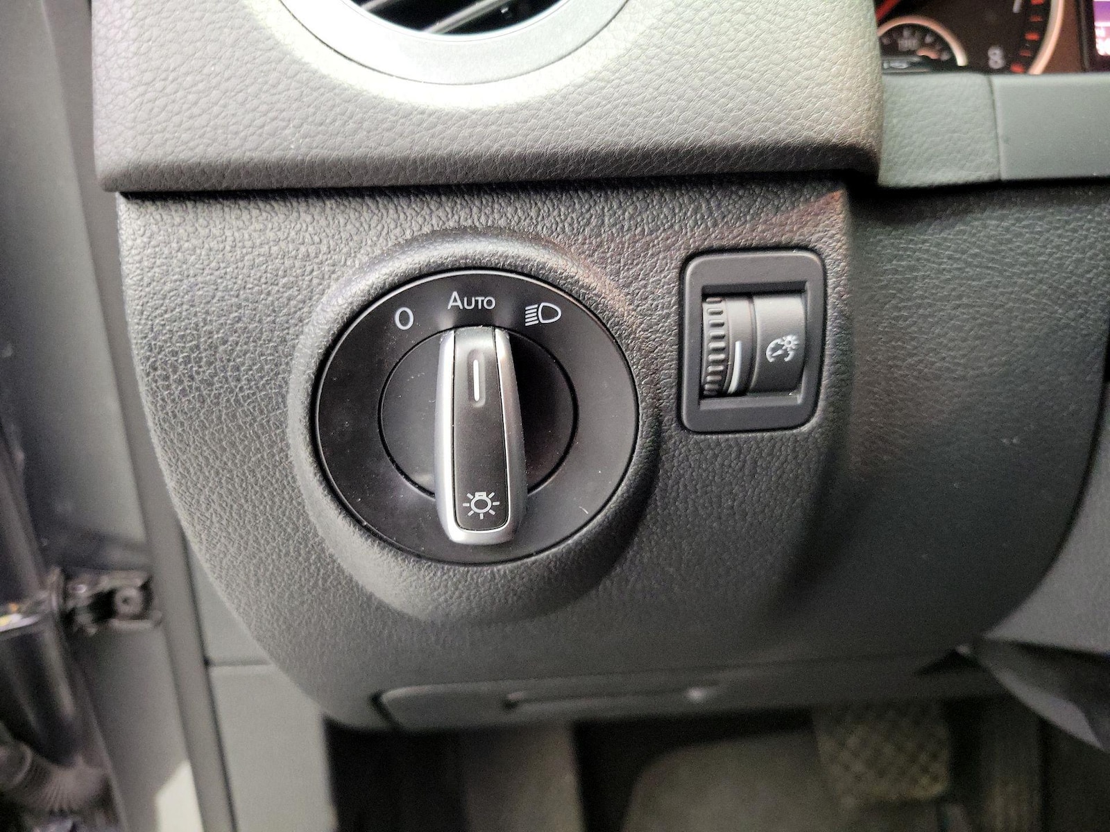 2017 Volkswagen Tiguan S - Photo 14