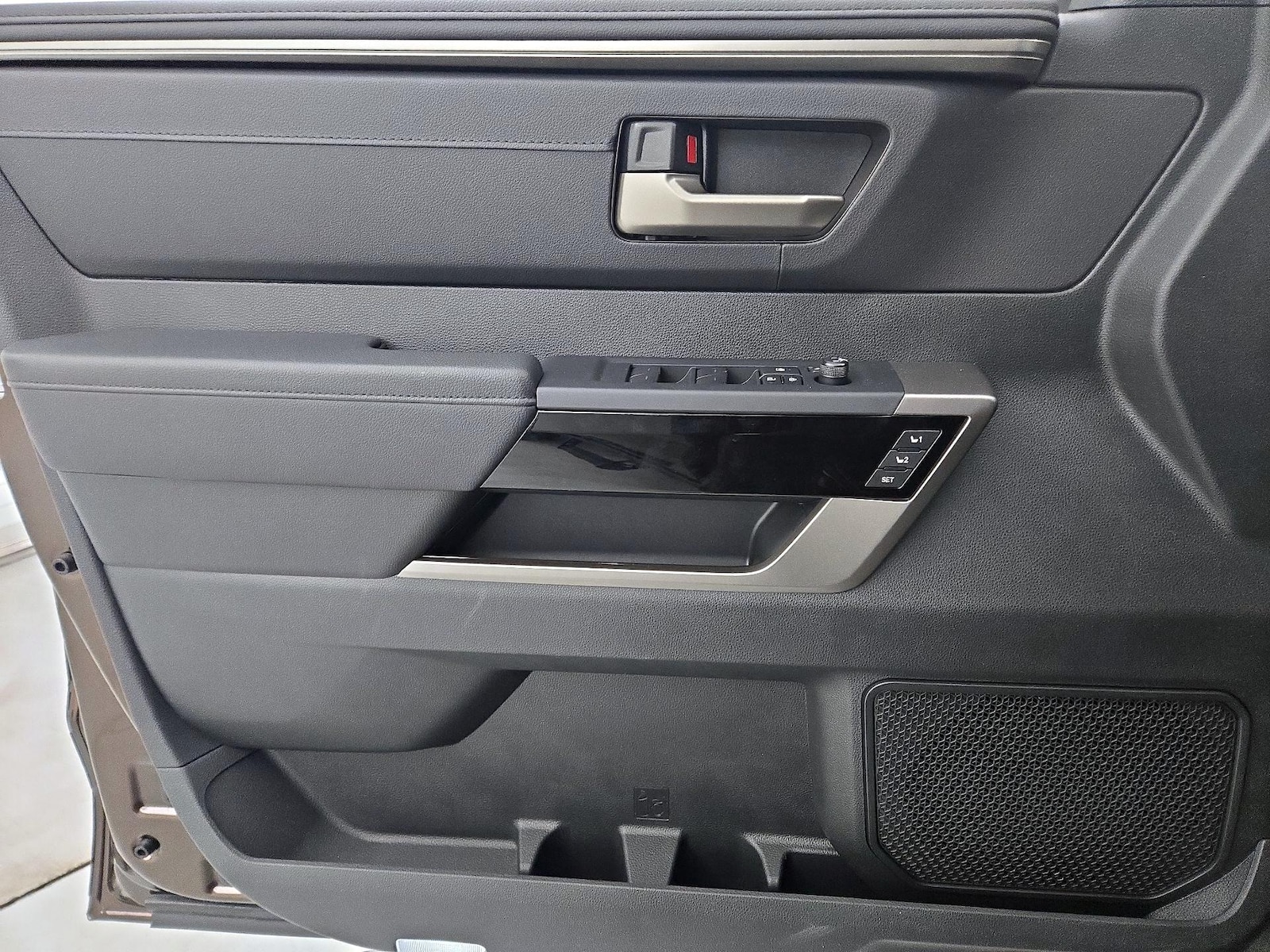 2025 Toyota Tundra Limited - Photo 13