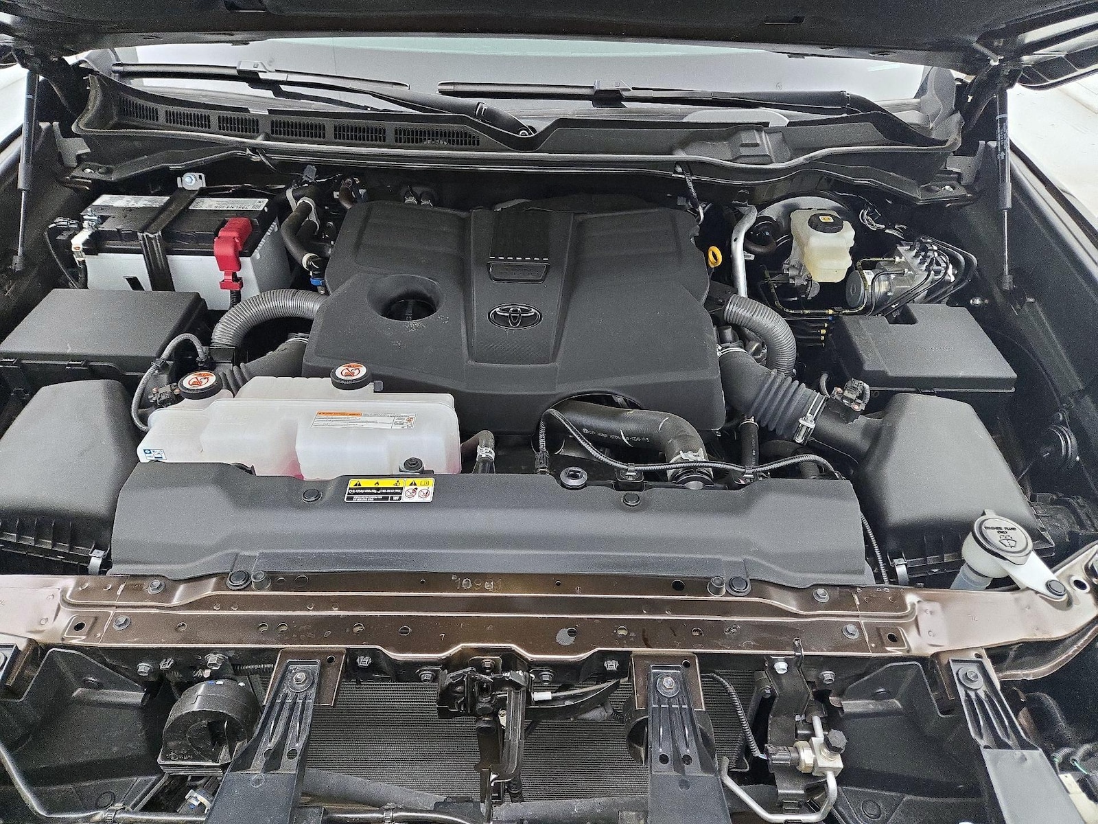 2025 Toyota Tundra Limited - Photo 22