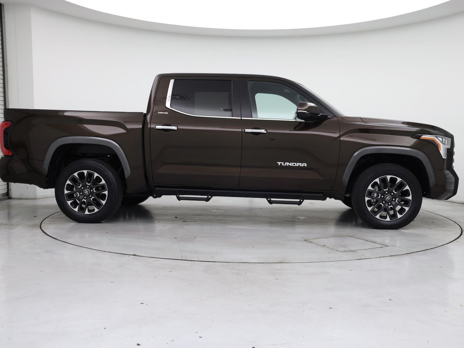 2025 Toyota Tundra Limited - Photo 8