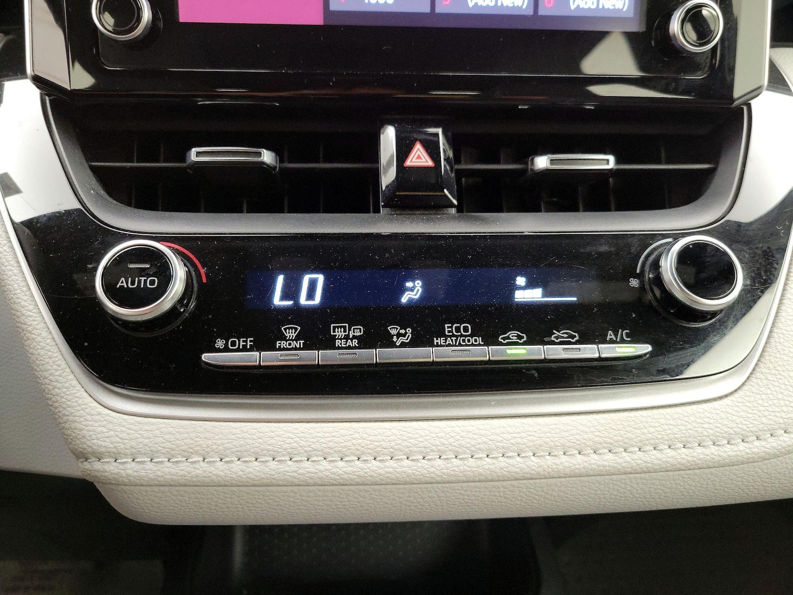 2020 Toyota Corolla SE - Photo 17