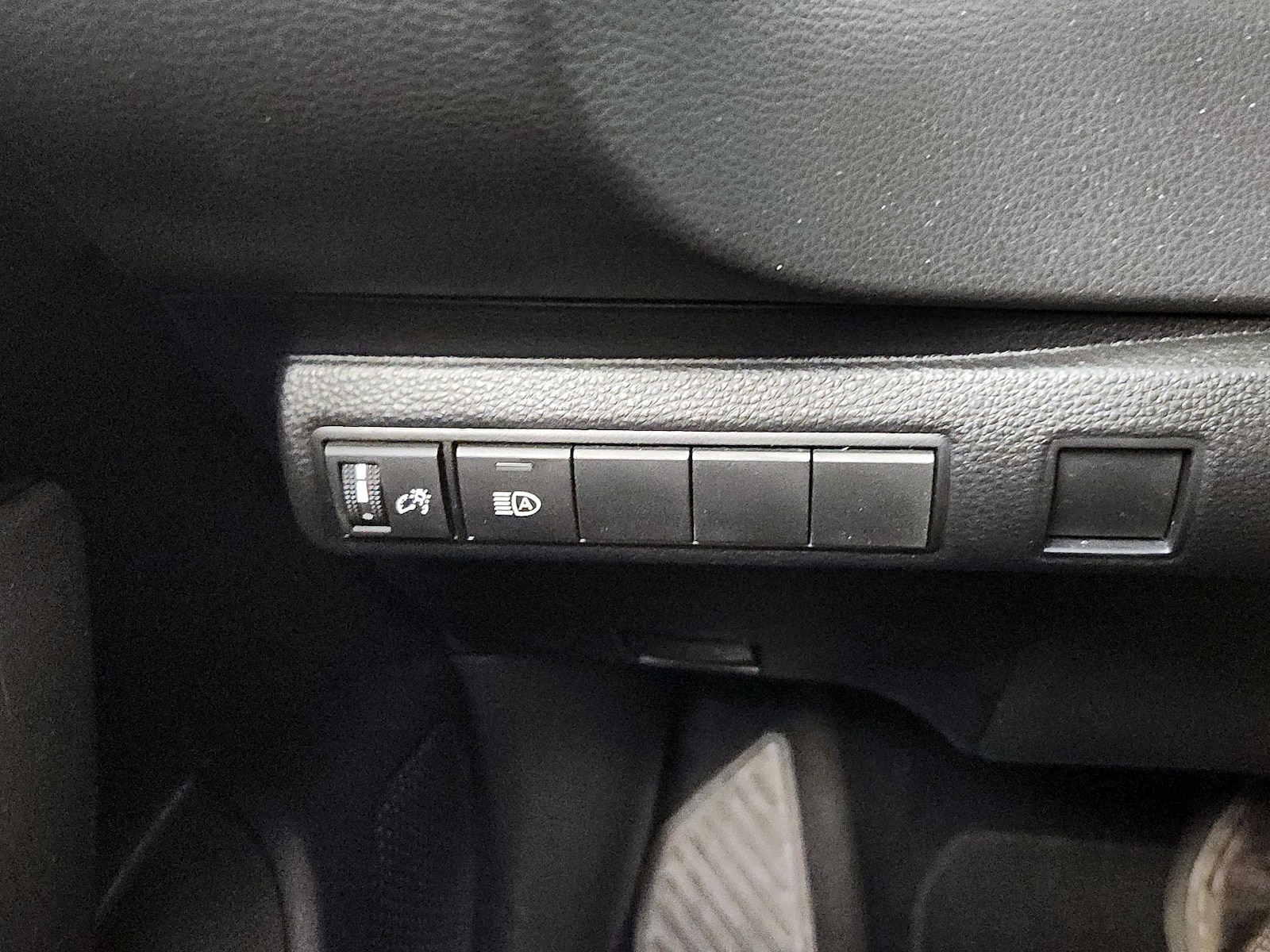 2023 Toyota Corolla LE - Photo 14