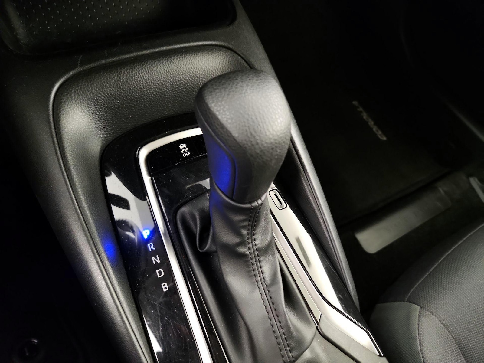 2023 Toyota Corolla LE - Photo 18