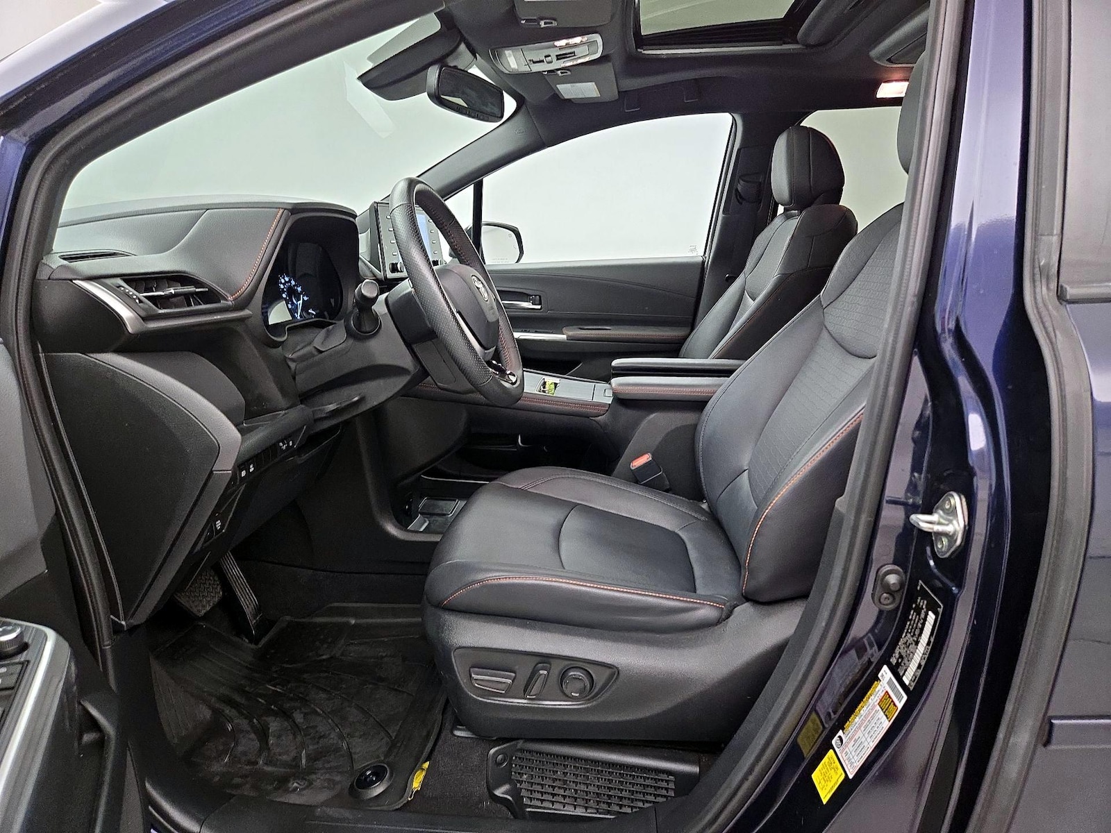 2023 Toyota Sienna XSE - Photo 12