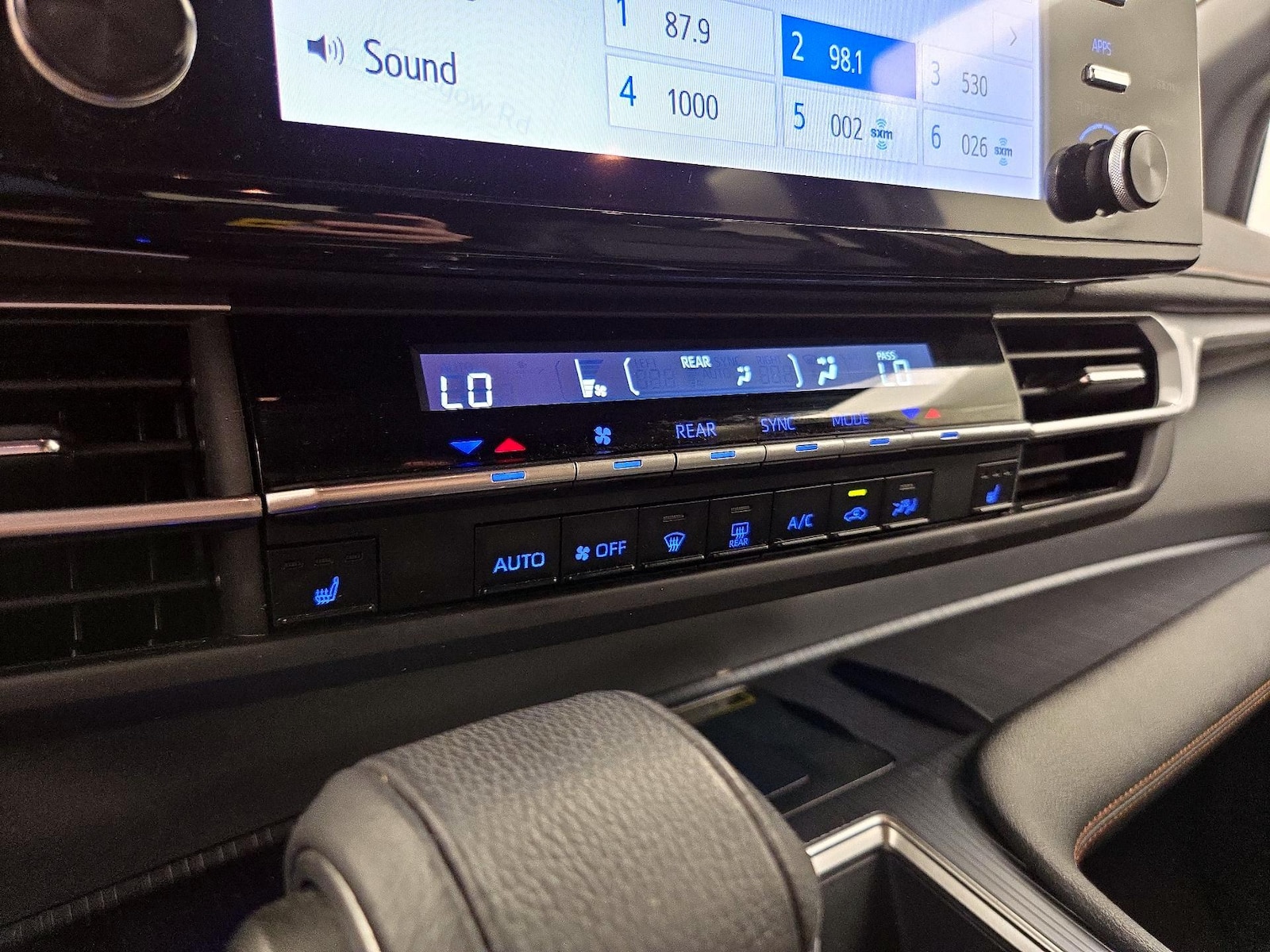 2023 Toyota Sienna XSE - Photo 18