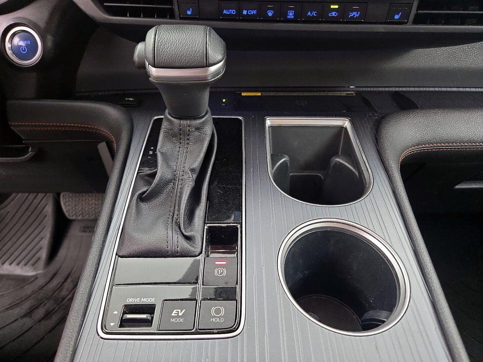 2023 Toyota Sienna XSE - Photo 19
