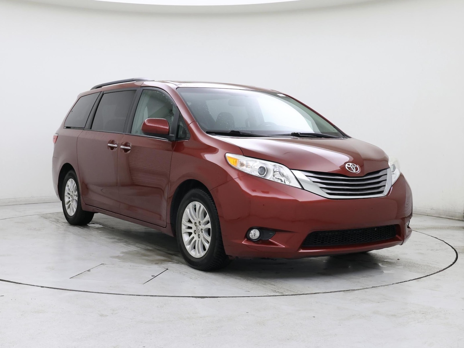 2016 Toyota Sienna XLE - Photo 2