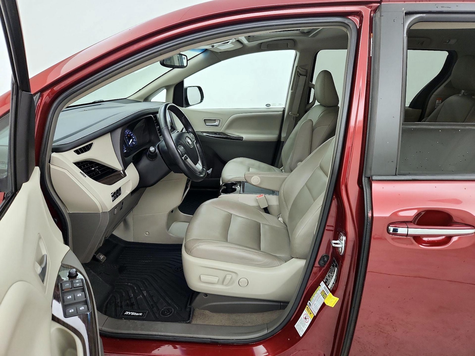 2016 Toyota Sienna XLE - Photo 12
