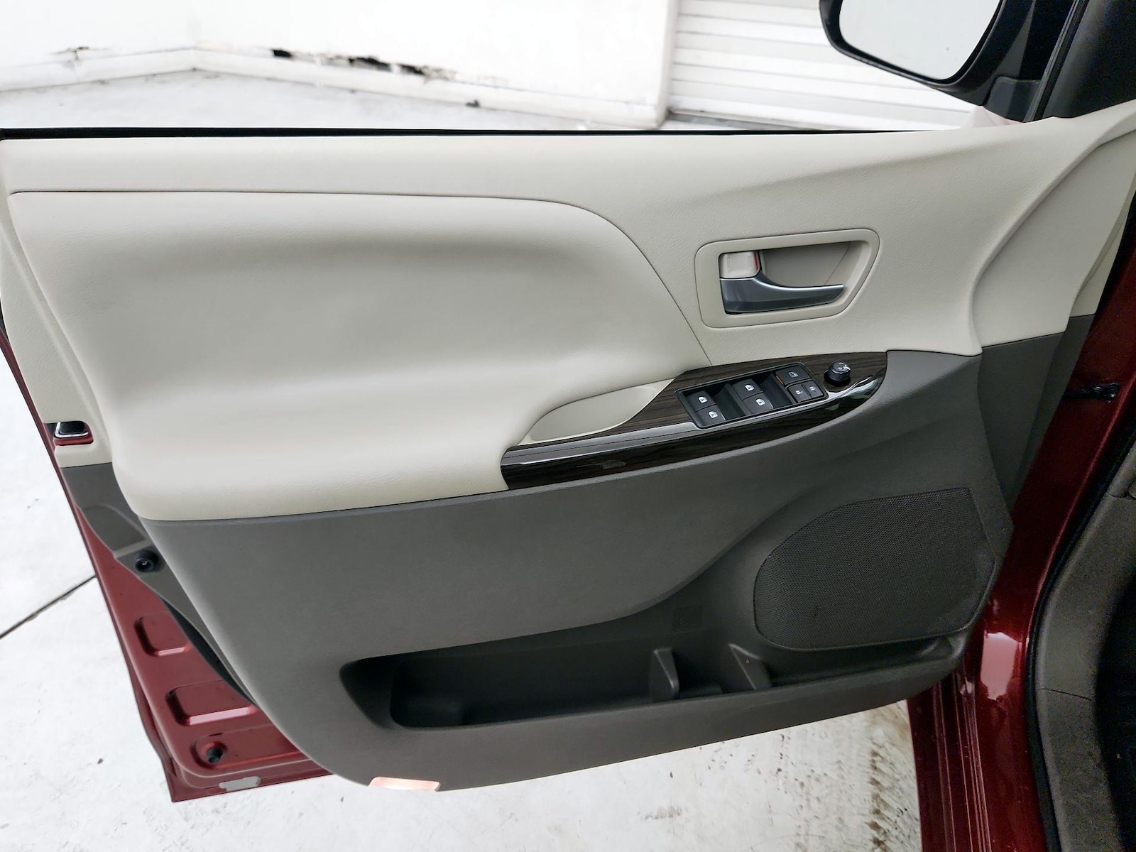 2016 Toyota Sienna XLE - Photo 13
