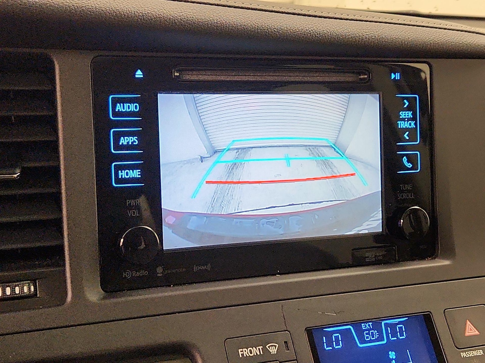 2016 Toyota Sienna XLE - Photo 16