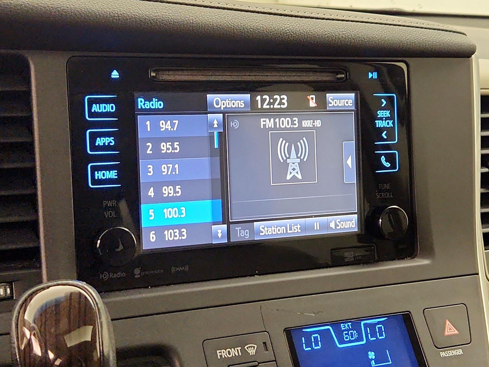 2016 Toyota Sienna XLE - Photo 17