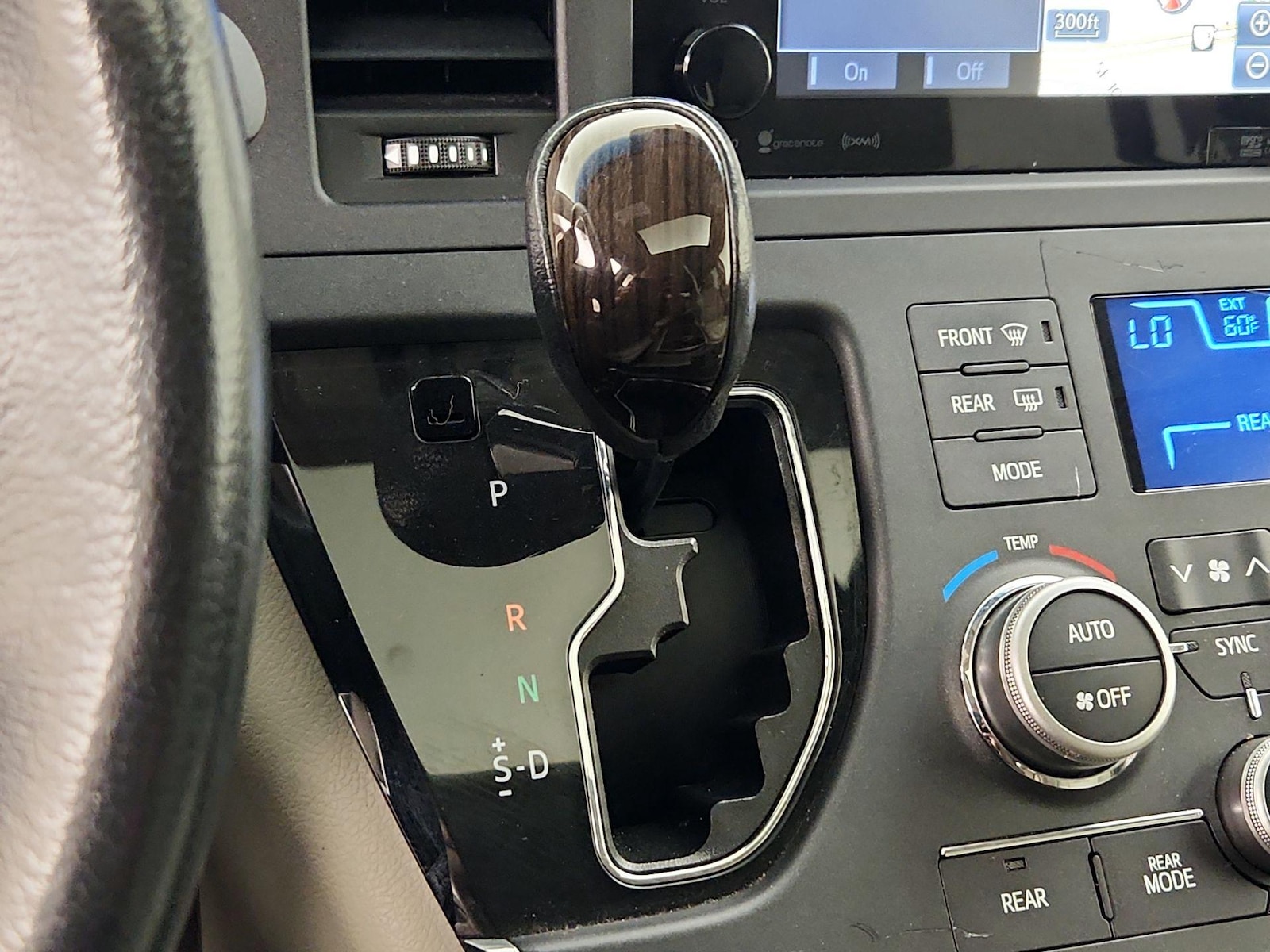 2016 Toyota Sienna XLE - Photo 19