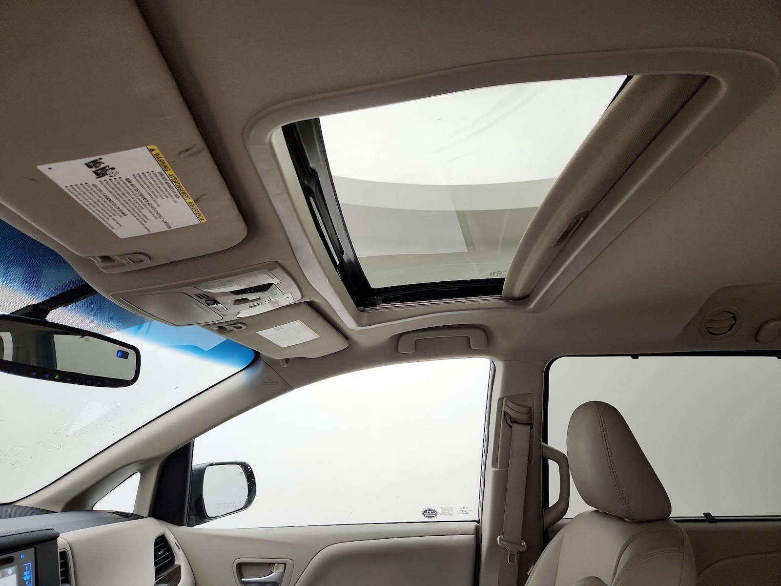 2016 Toyota Sienna XLE - Photo 21