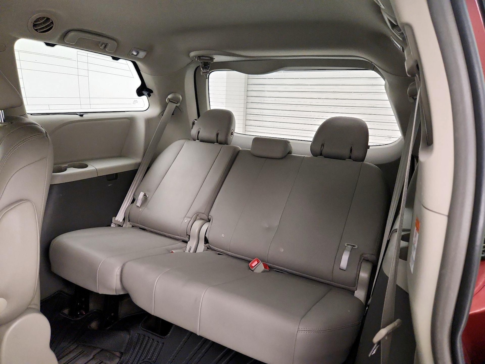 2016 Toyota Sienna XLE - Photo 23