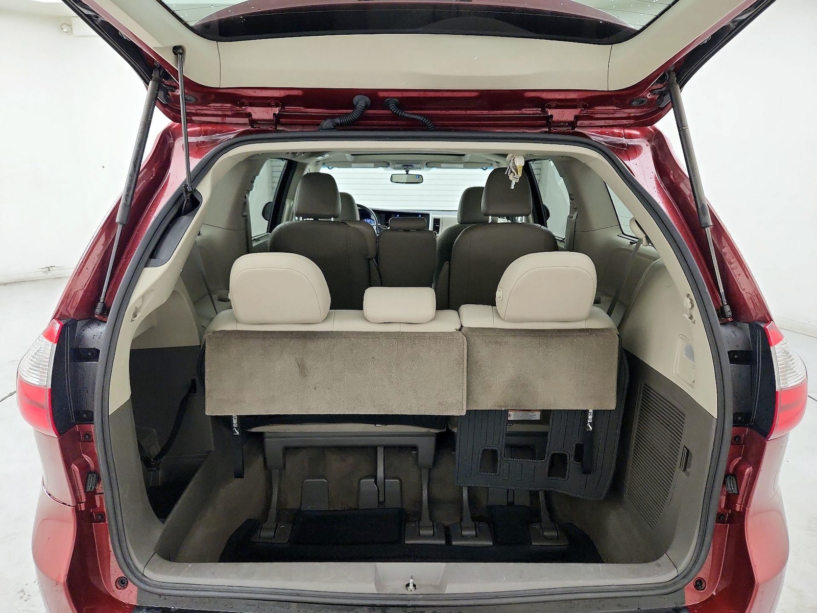 2016 Toyota Sienna XLE - Photo 24