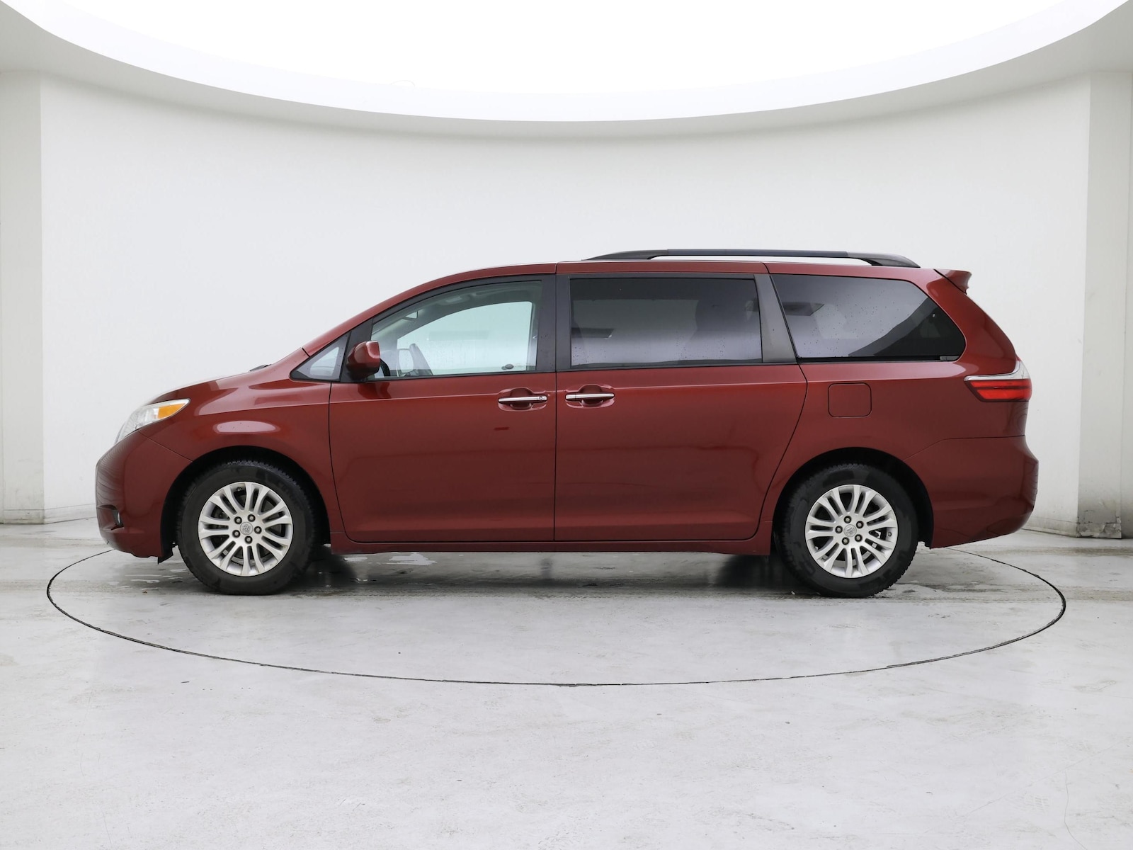2016 Toyota Sienna XLE - Photo 4