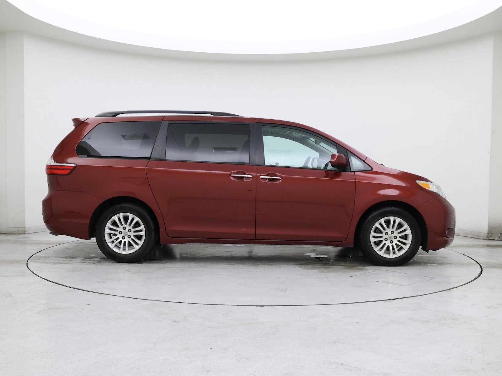 2016 Toyota Sienna XLE - Photo 8
