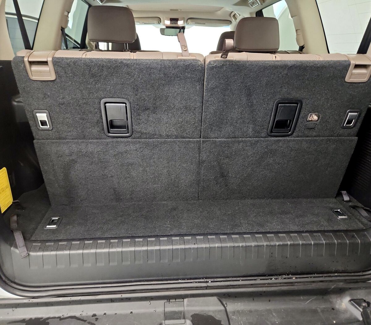 Trunk/Cargo (Seats Up)