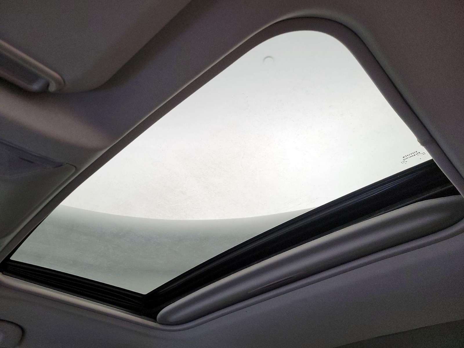 Sunroof(s) & Overhead Airbags