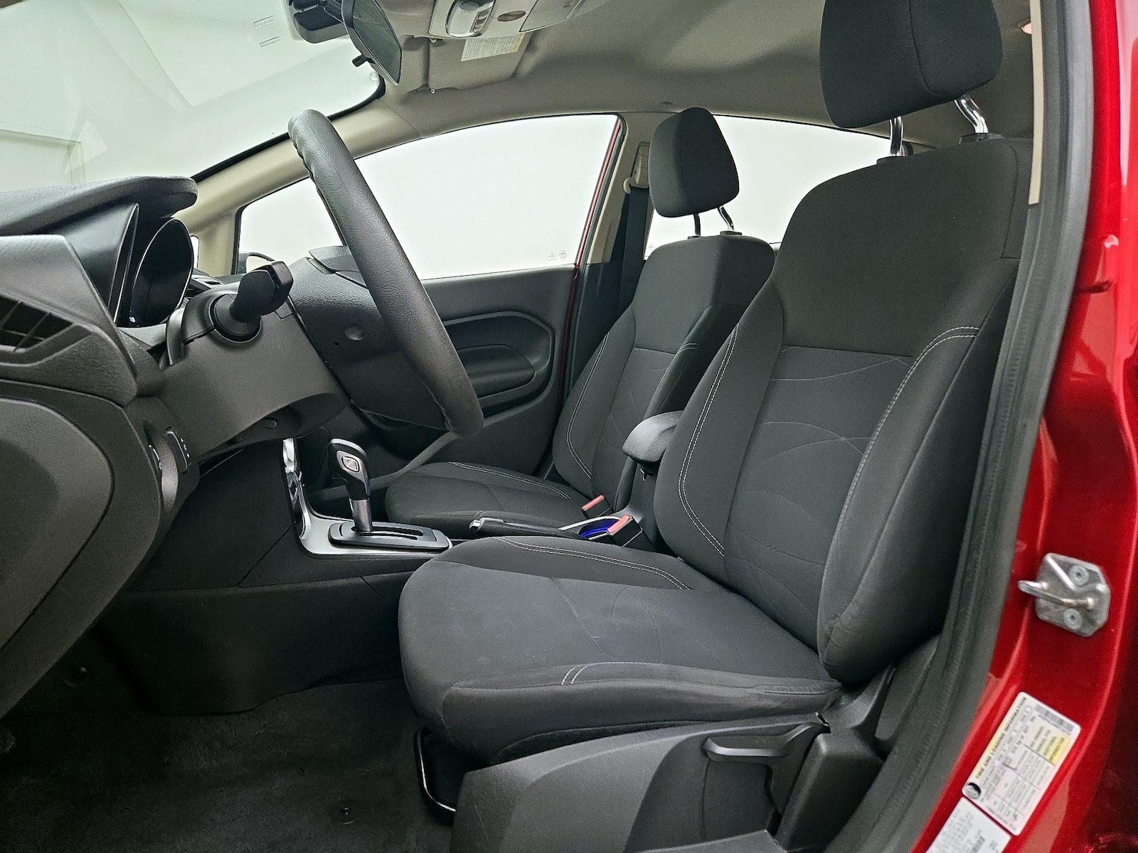 2017 Ford Fiesta SE - Photo 12