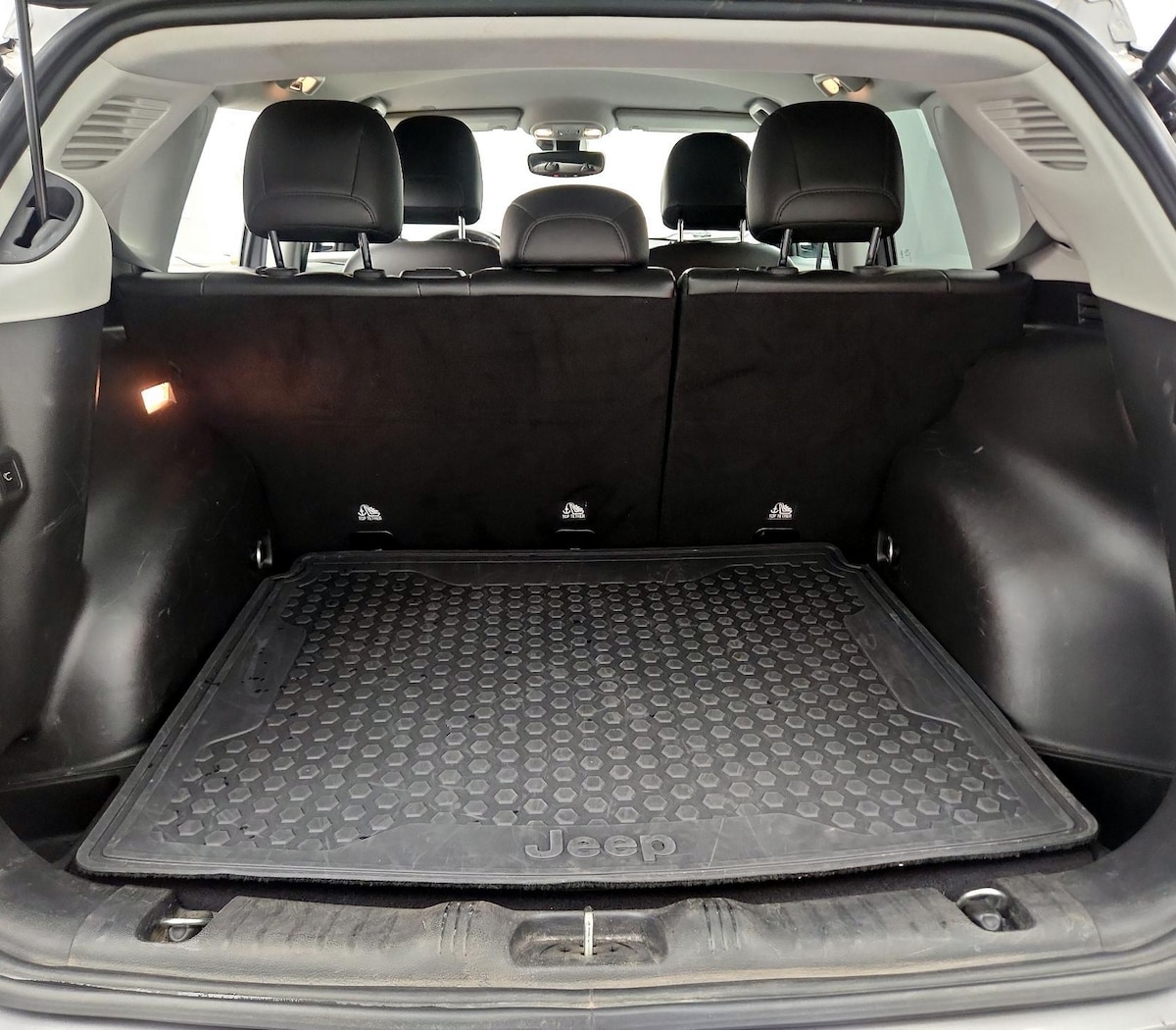 Trunk/Cargo (Seats Up)
