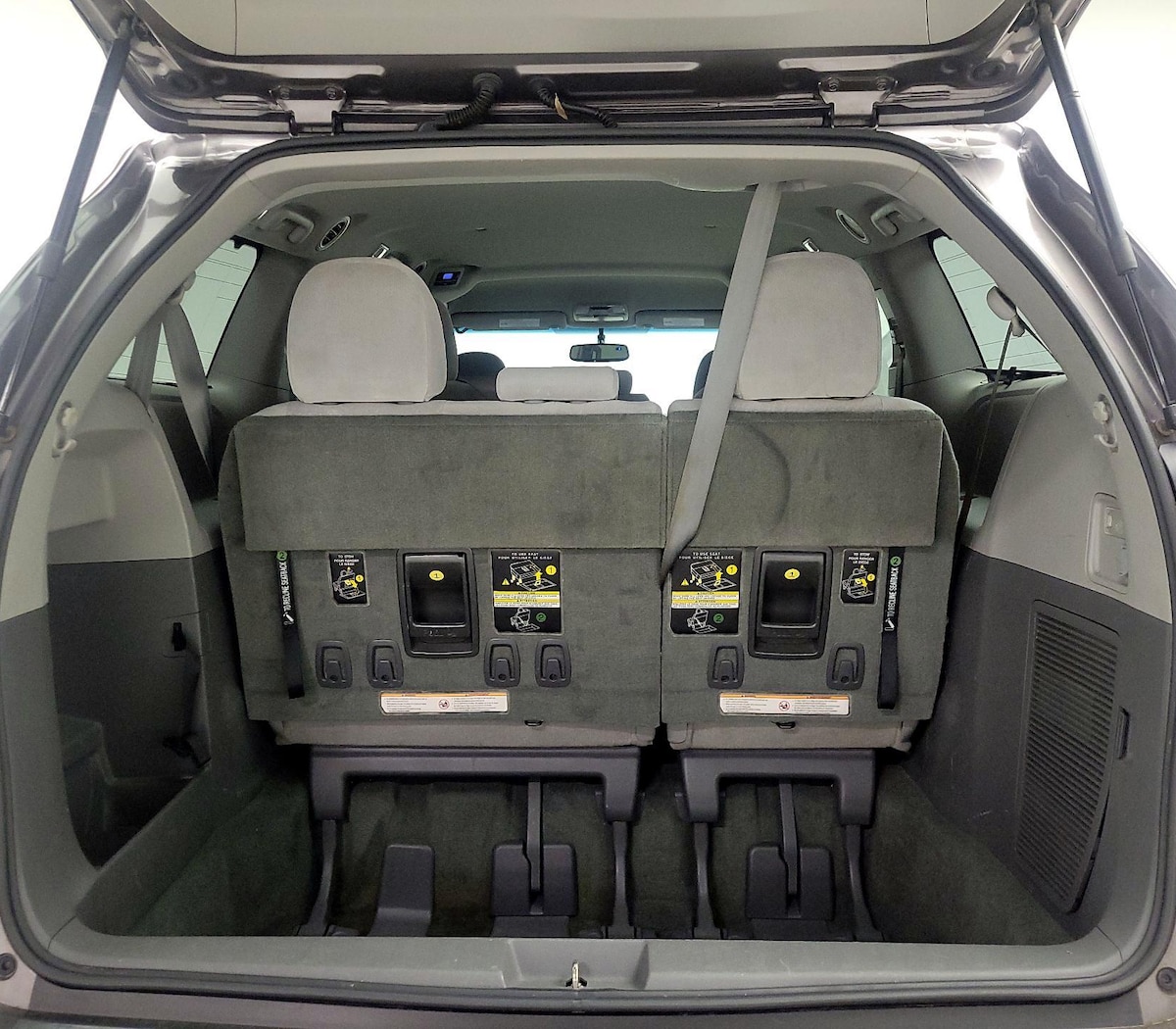 Trunk/Cargo (Seats Up)