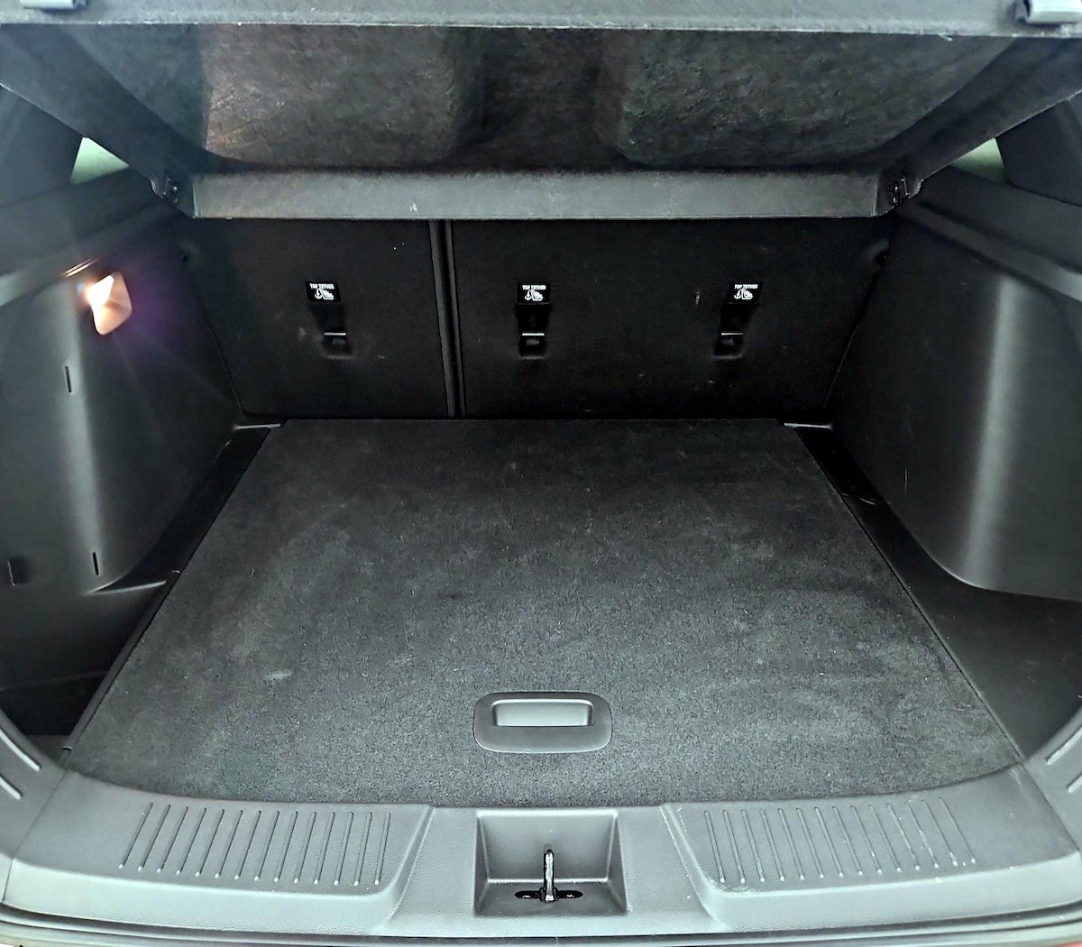 Trunk/Cargo (Seats Up)