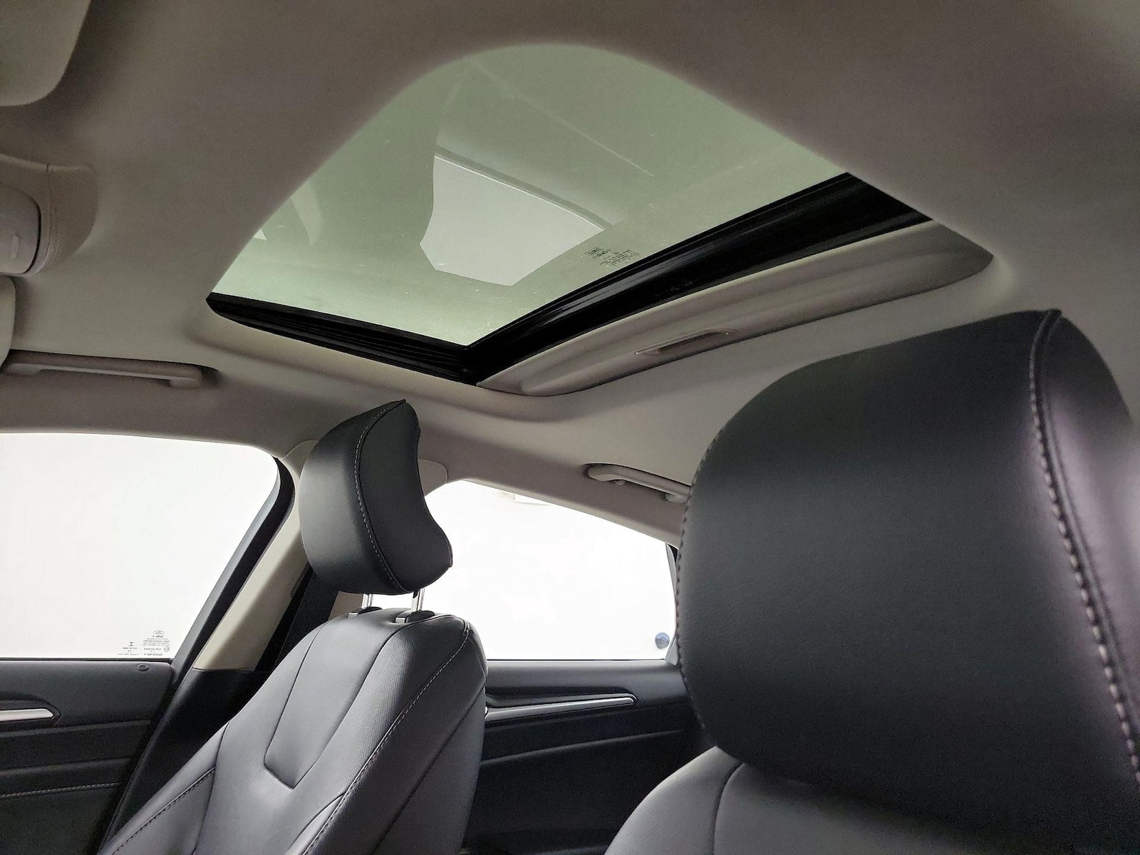 Sunroof(s) & Overhead Airbags