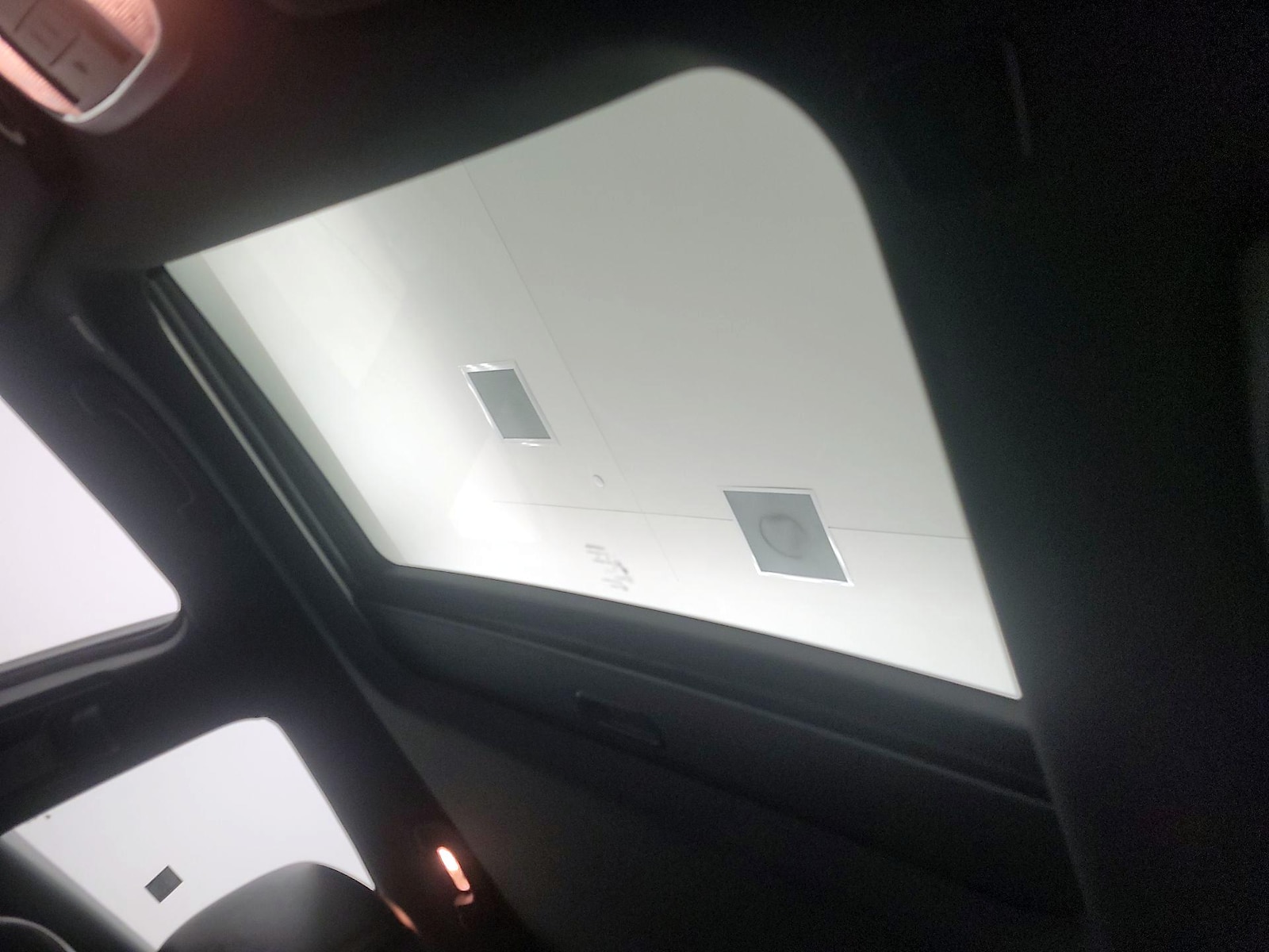 Sunroof(s) & Overhead Airbags