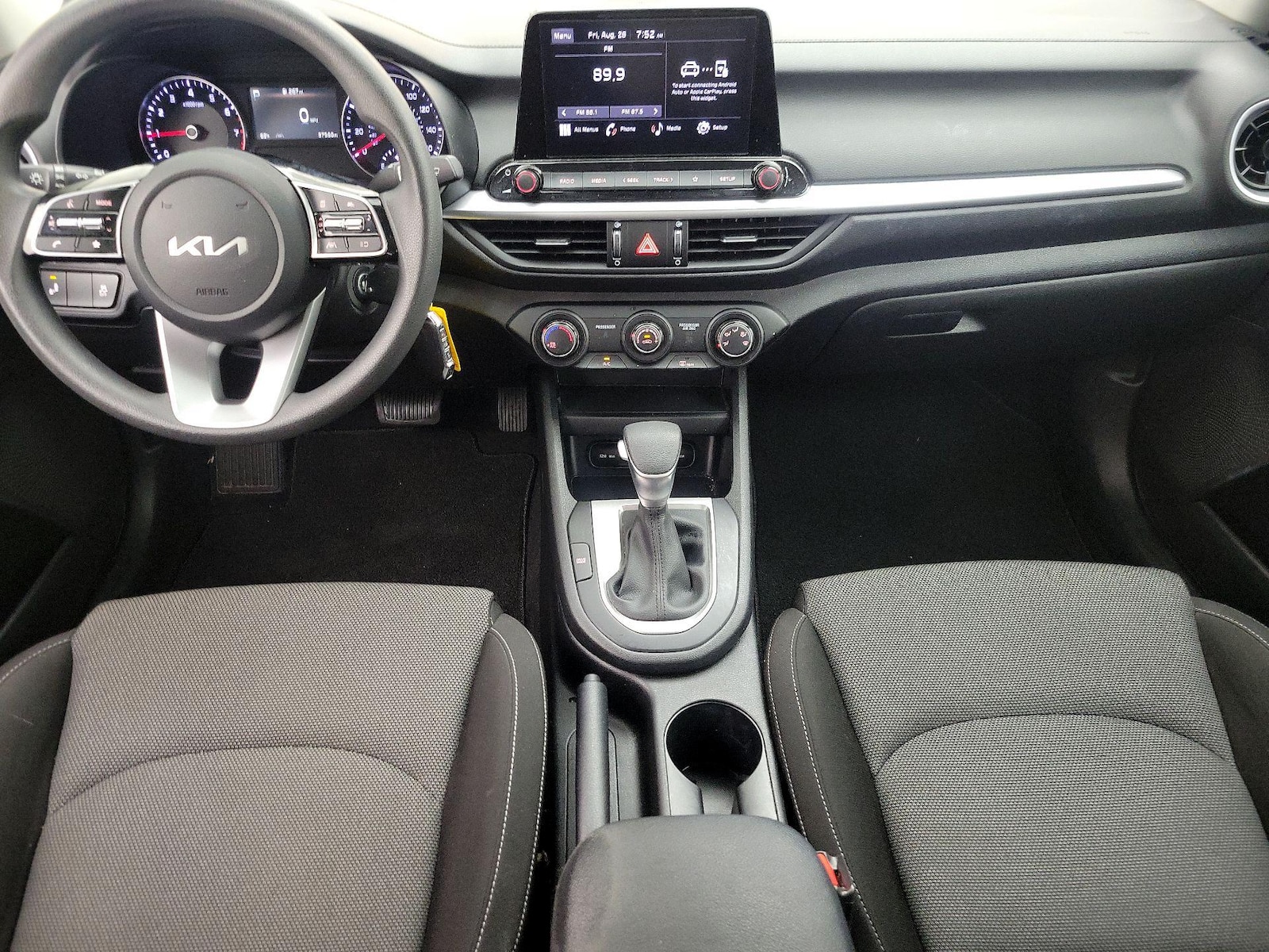 2023 Kia Forte LXS - Photo 10