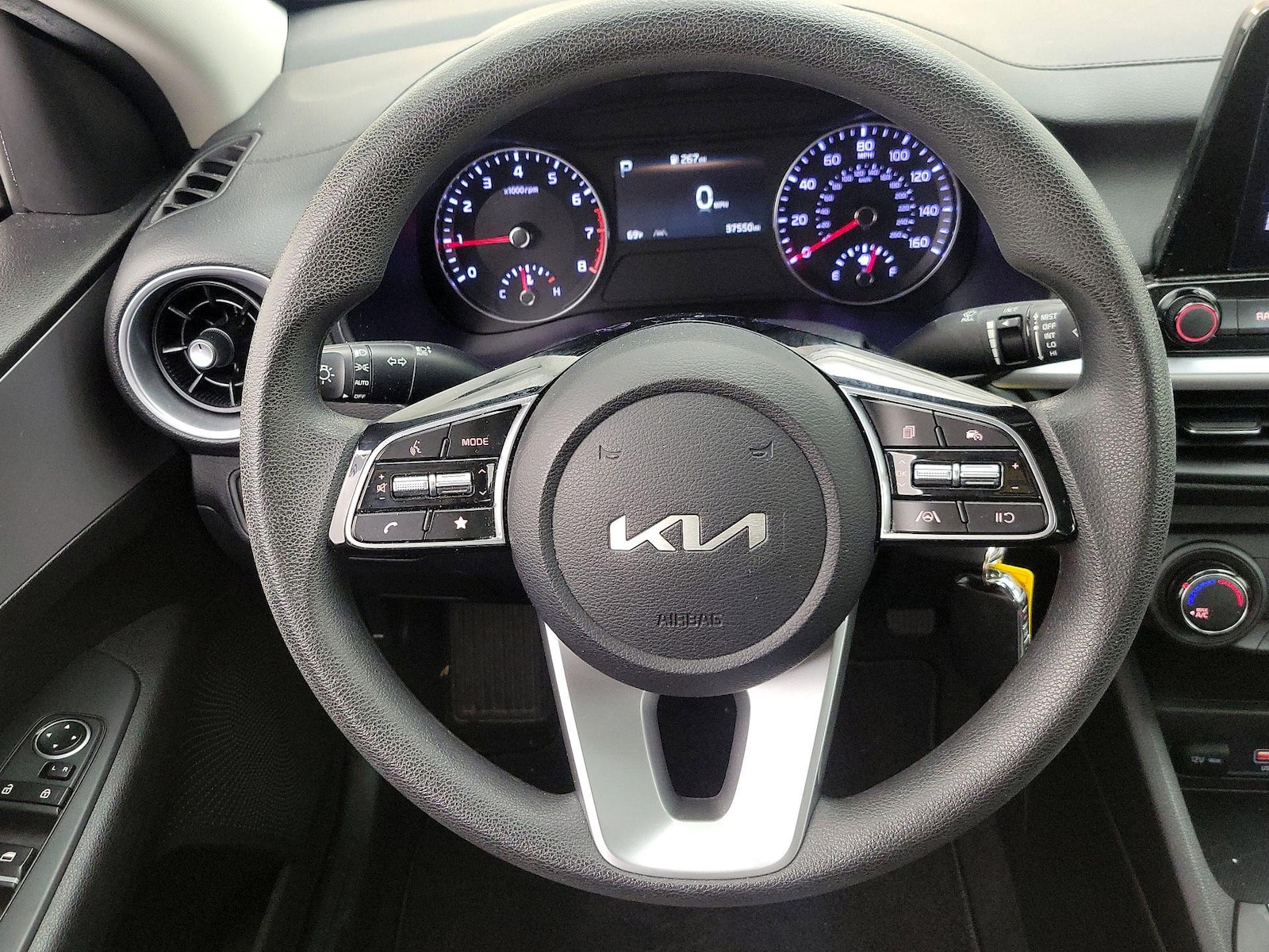 2023 Kia Forte LXS - Photo 11