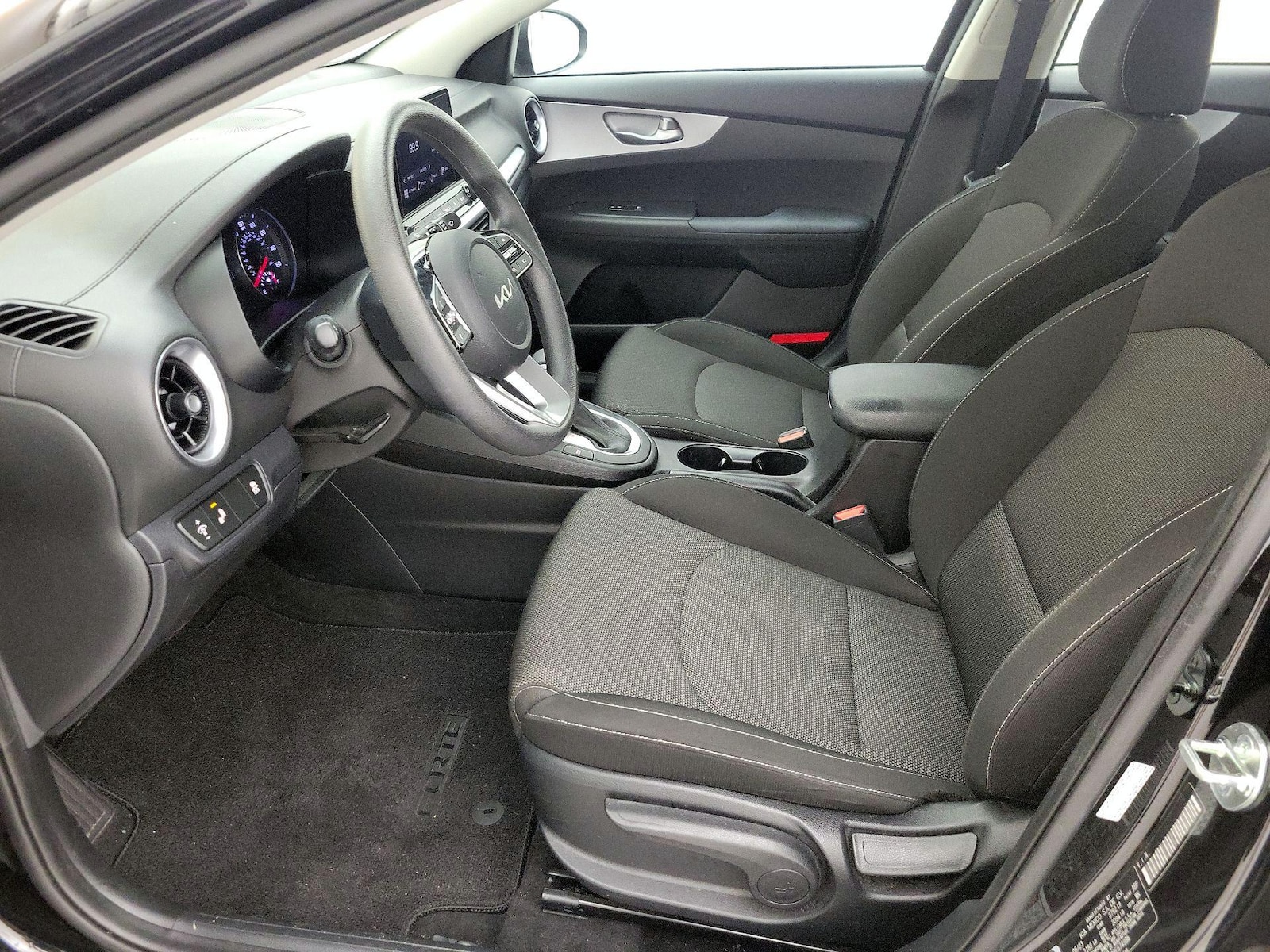 2023 Kia Forte LXS - Photo 12