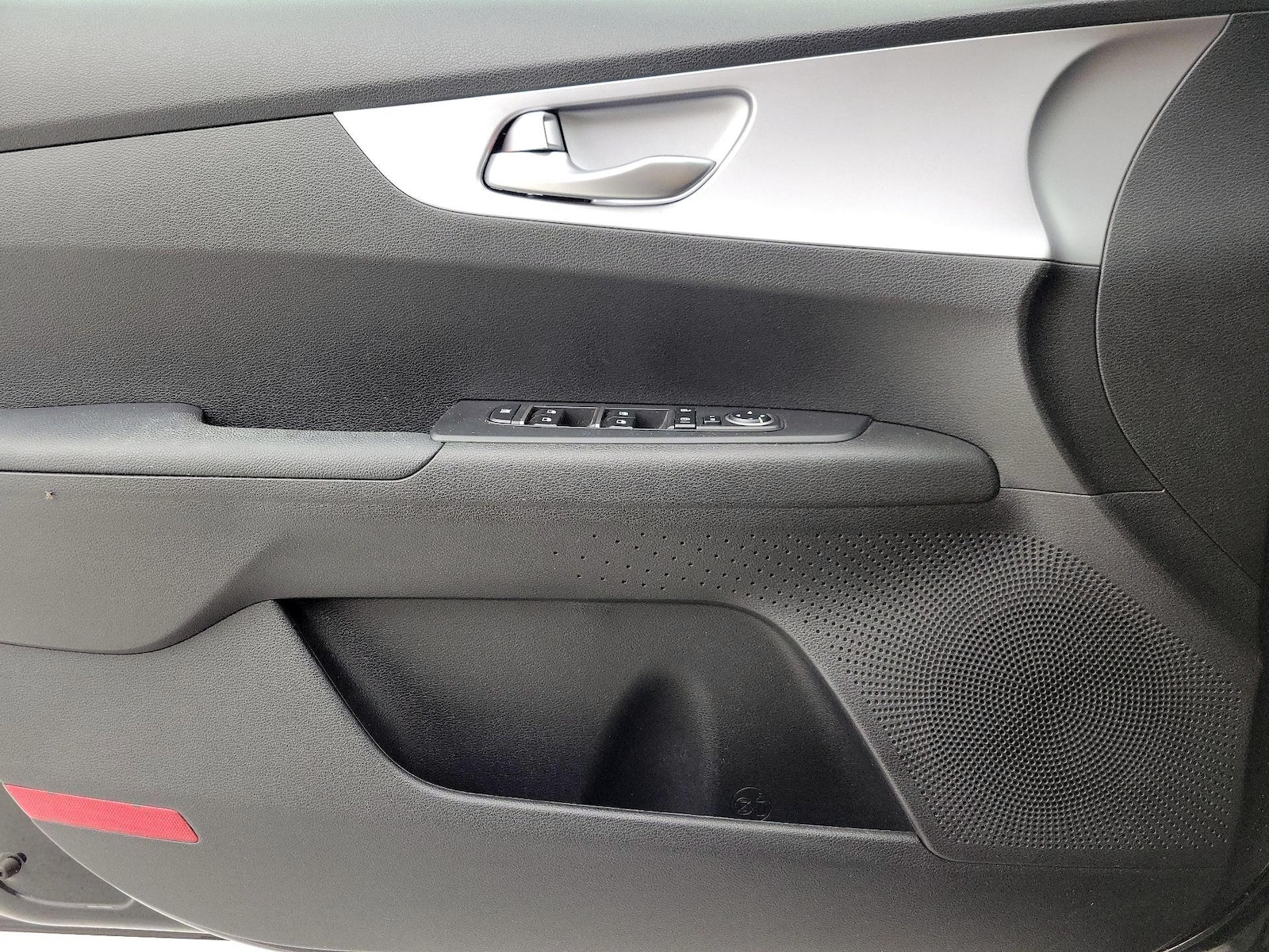 2023 Kia Forte LXS - Photo 13