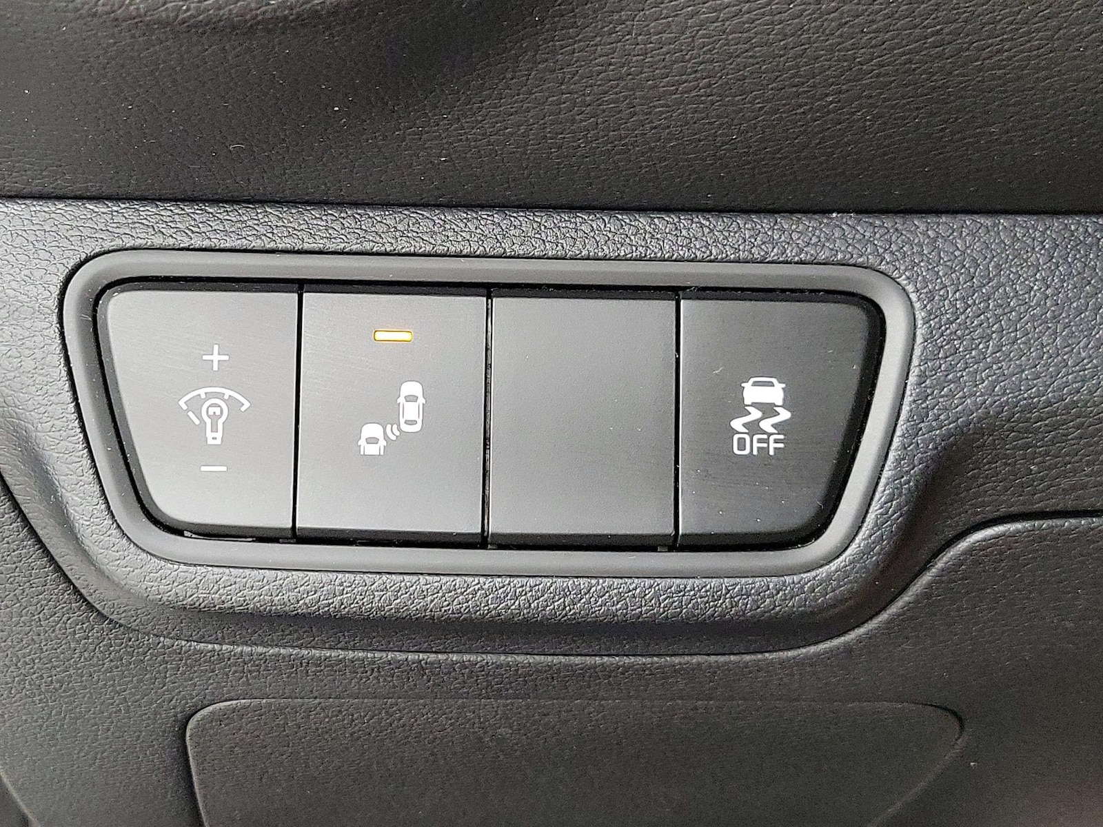 2023 Kia Forte LXS - Photo 14