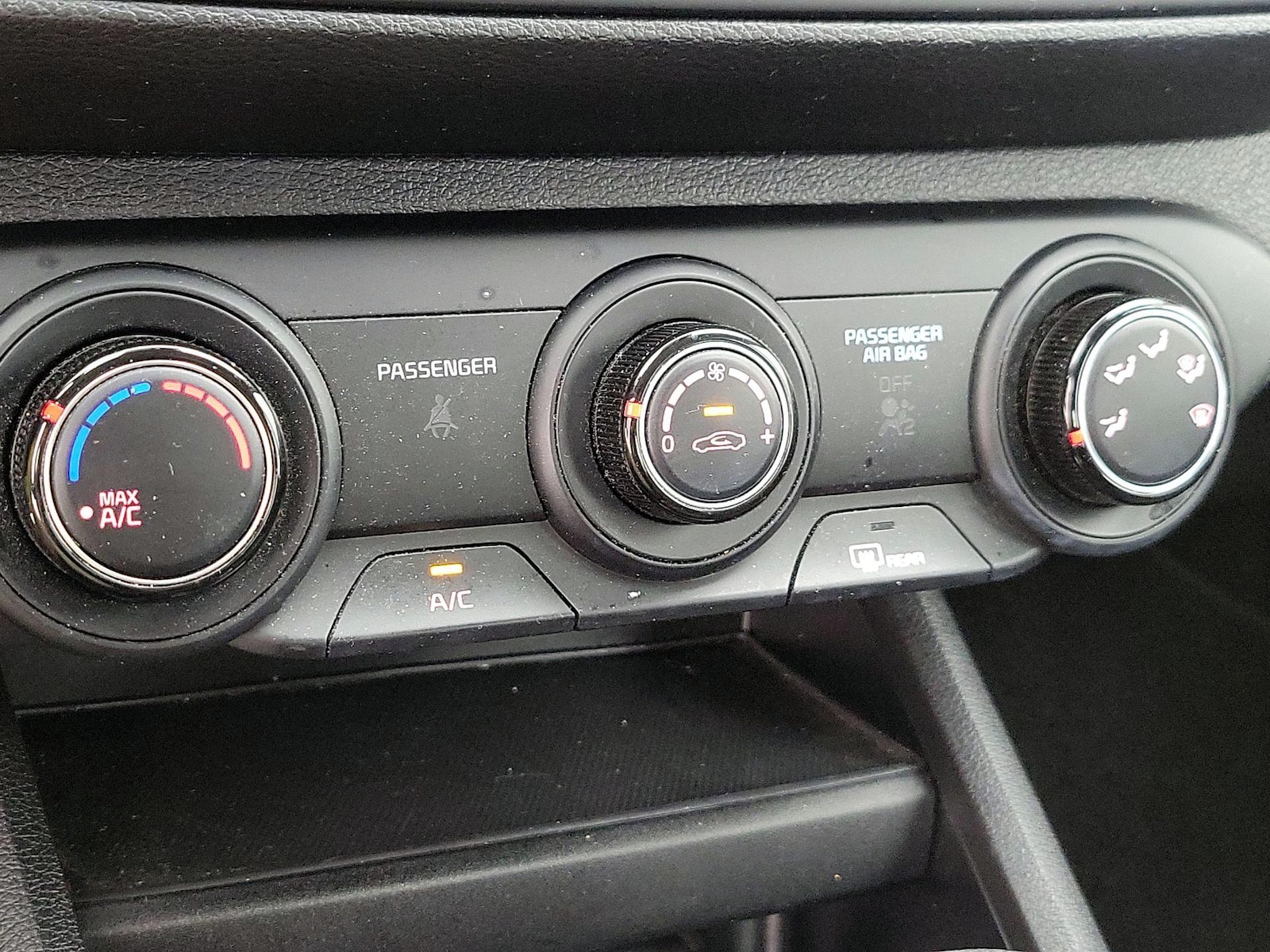 2023 Kia Forte LXS - Photo 17