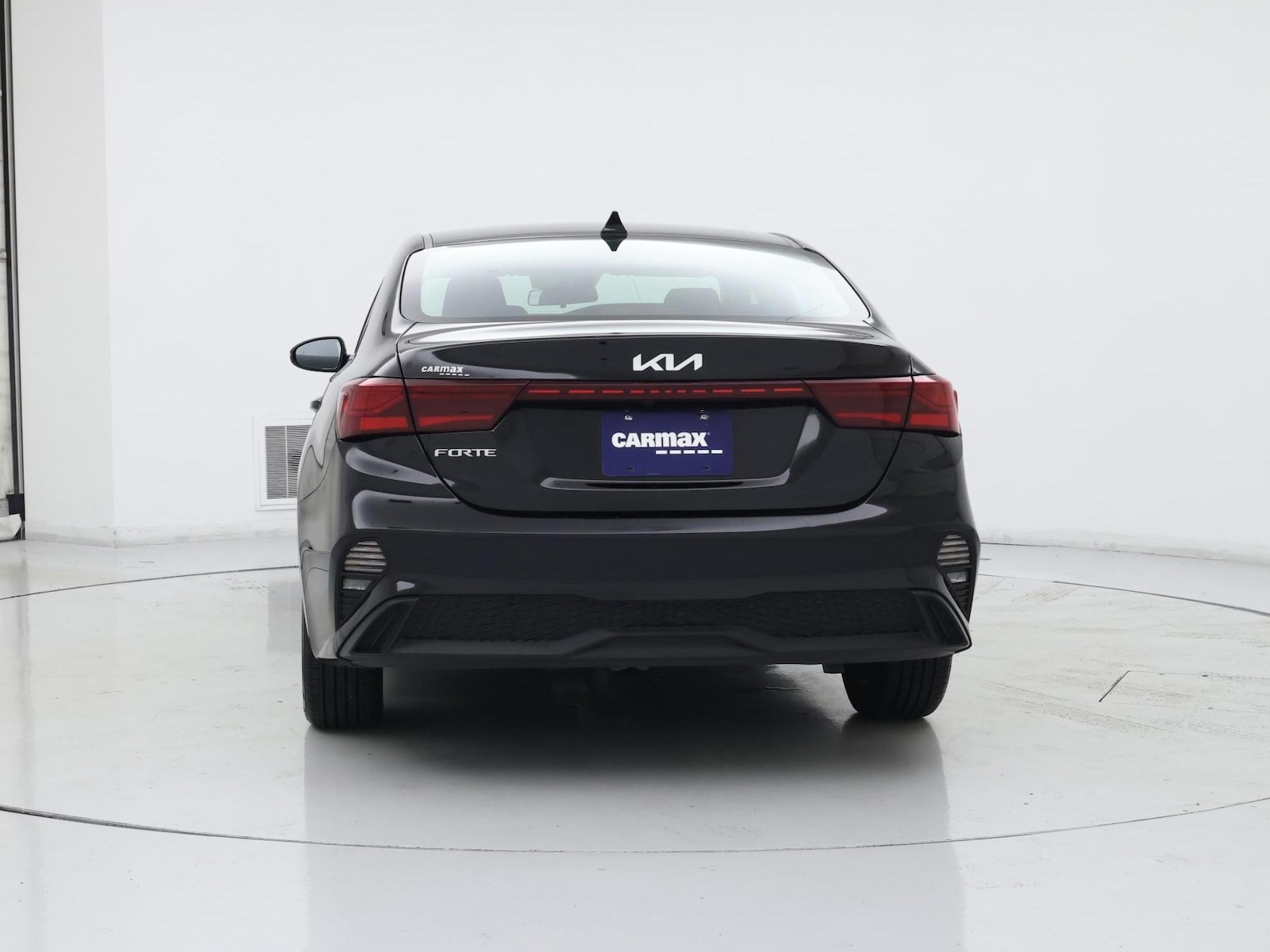 2023 Kia Forte LXS - Photo 7