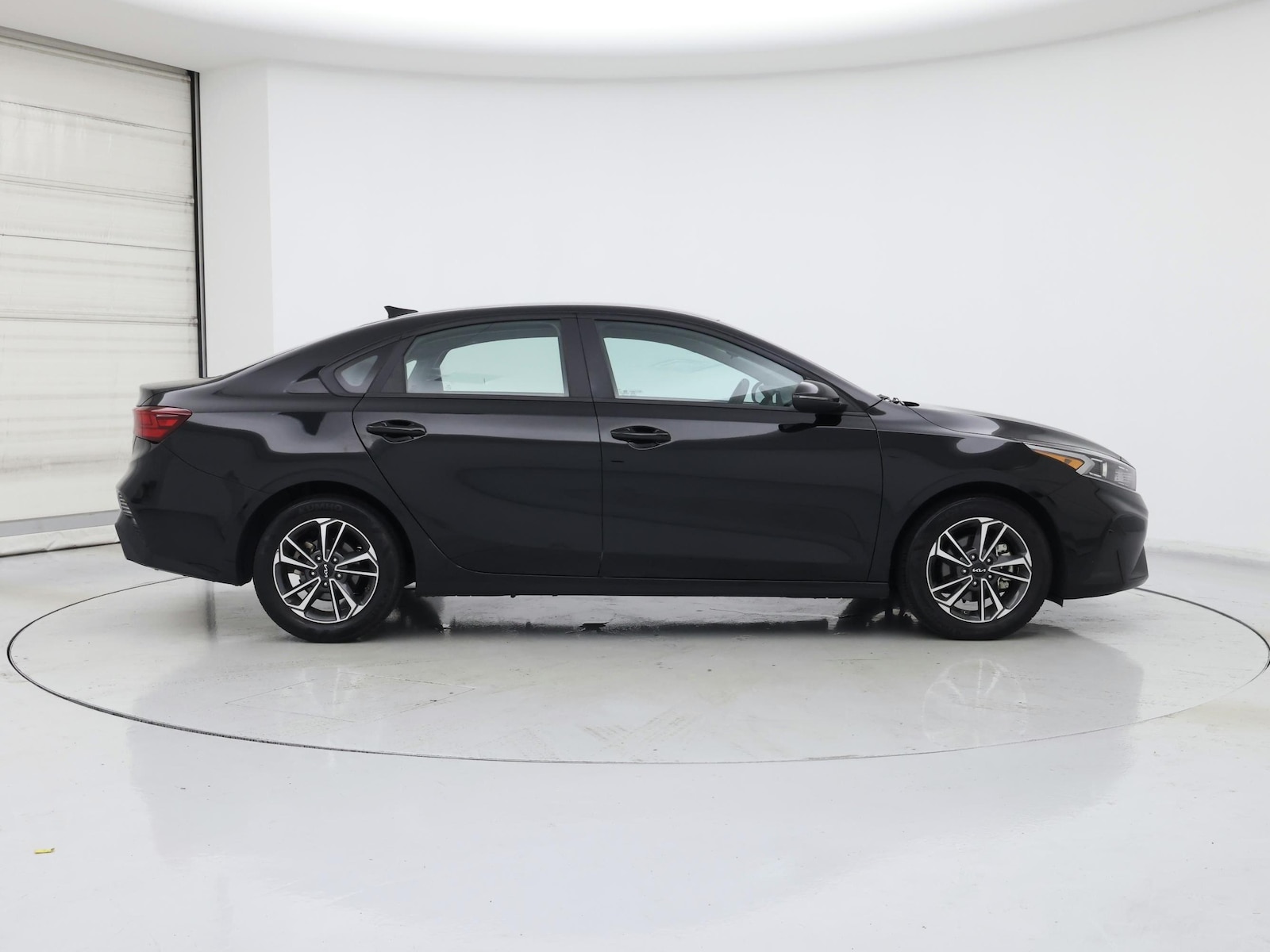 2023 Kia Forte LXS - Photo 8