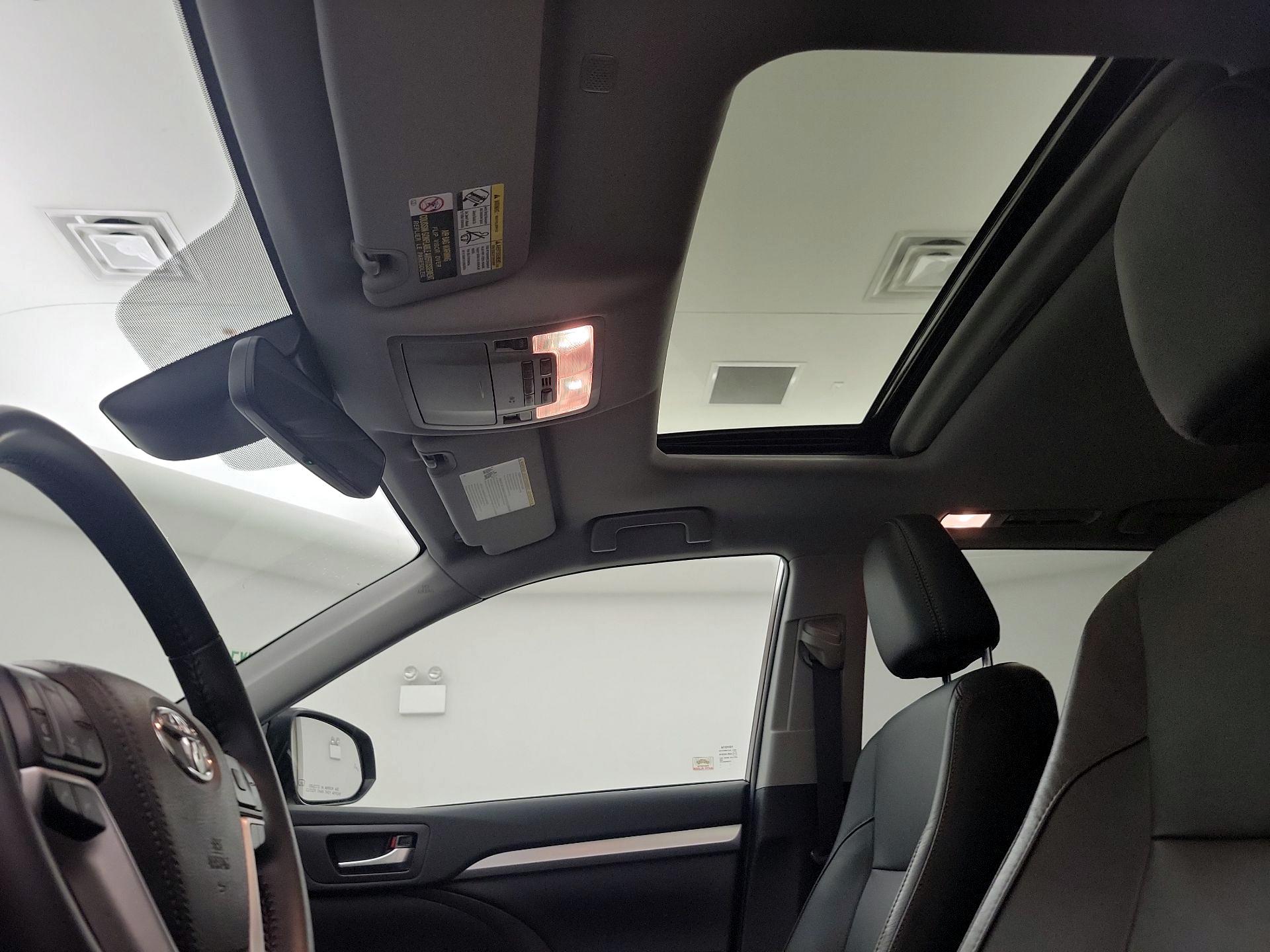 Thumbnail: 2019 Toyota Highlander - 19